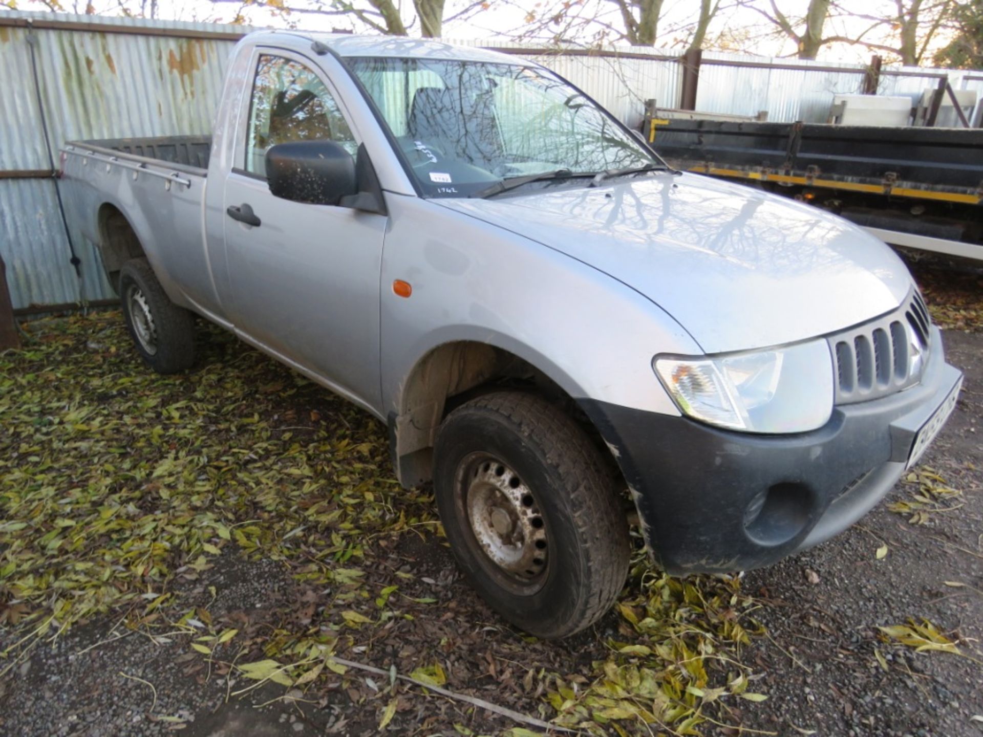 MITSUBISHI L200 4WORK DI 4WD SINGLE CABBED PICKUP TRUCK REG:DN59 CHG. WITH V5. MOT UNTIL 14/08/24. 1 - Image 2 of 13