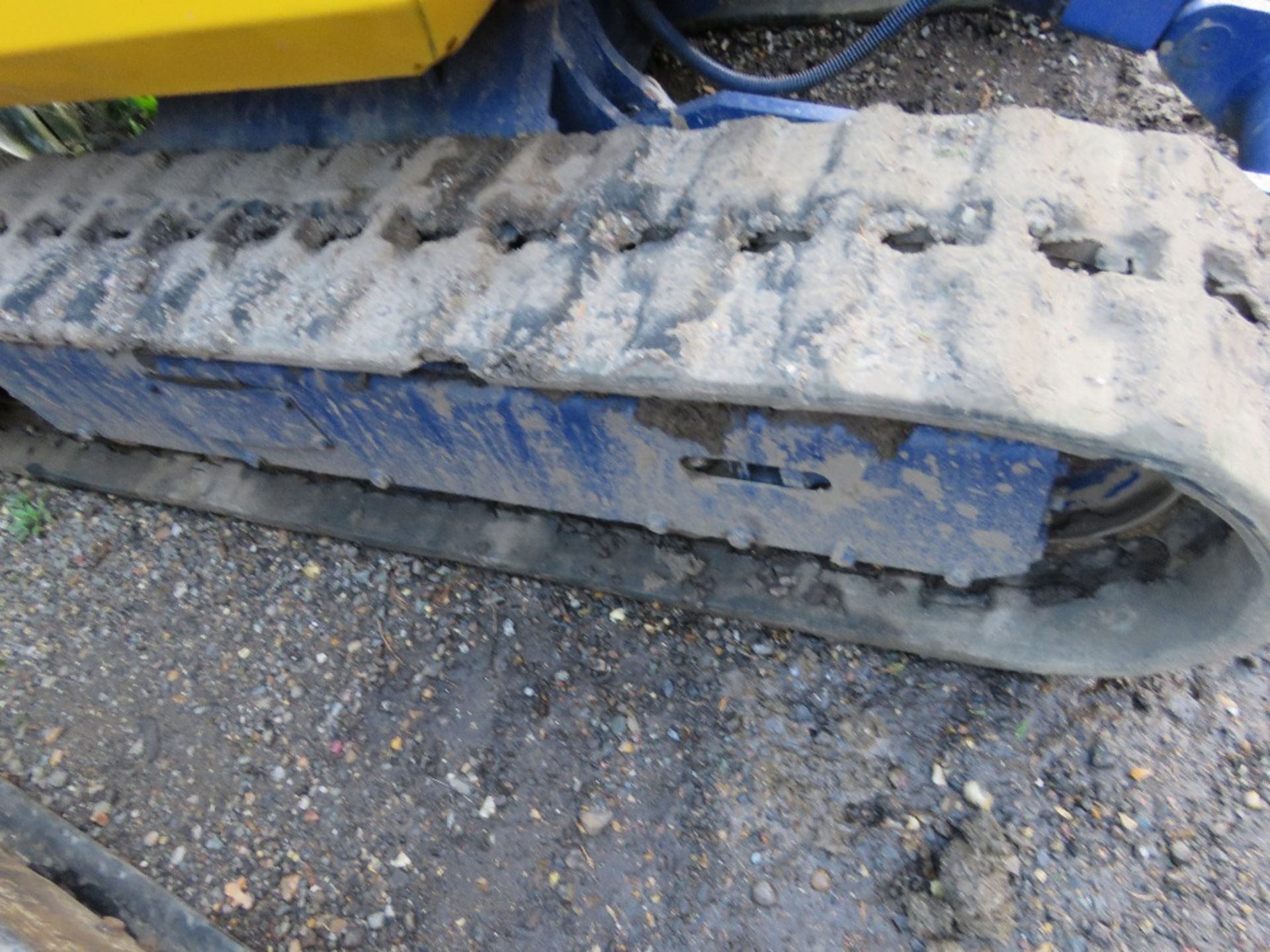 KOMATSU PC20 RUBBER TRACKED MINI DIGGER WITH BUCKETS. SN: F10413. WHEN TESTED WAS SEEN TO DRIVE, SLE - Image 11 of 17