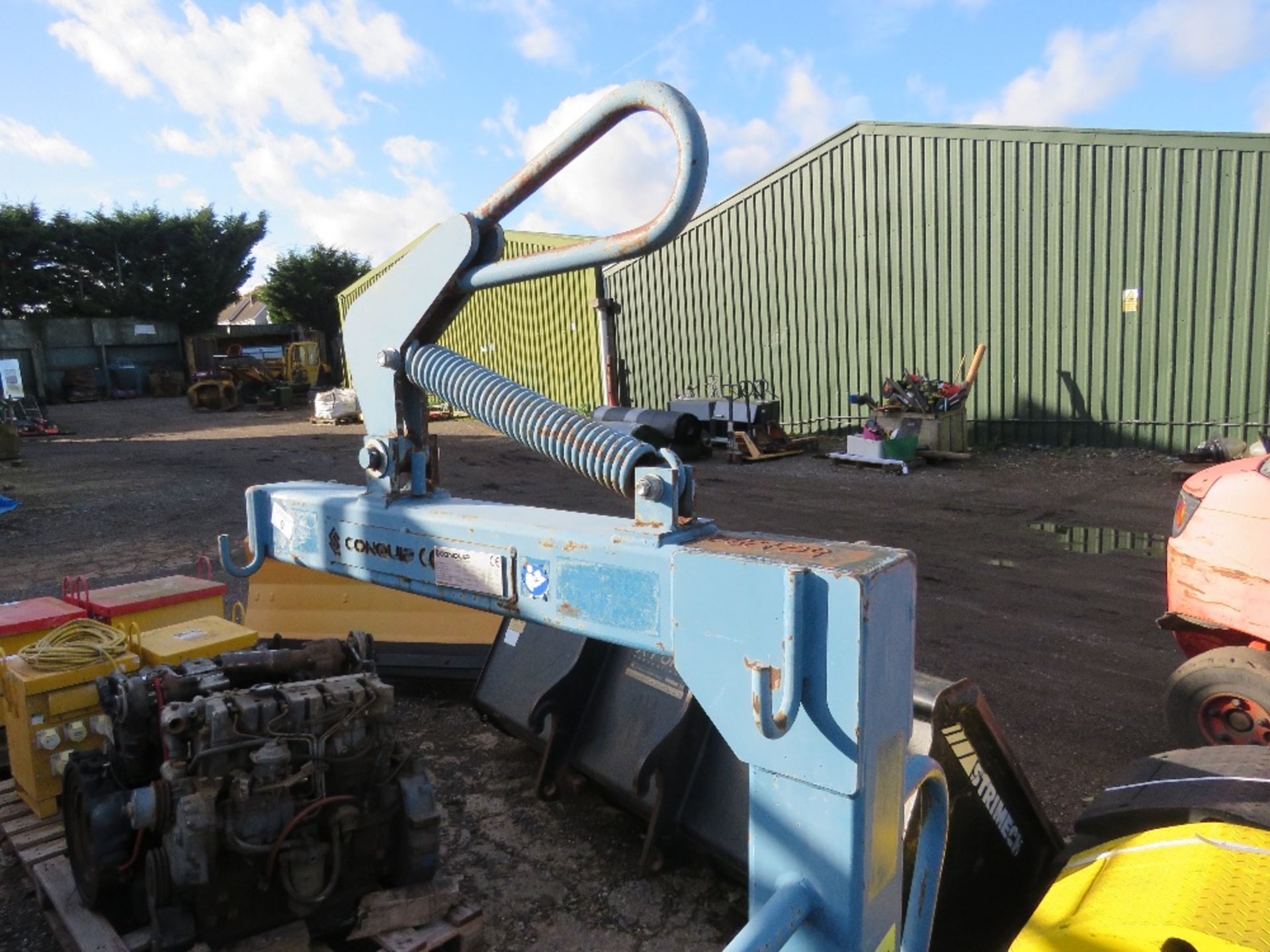 CONQUIP CRANE MOUNTED FORKS, YEAR 2016. DESCRIBED AS A LAZY ASSET. - Image 6 of 6