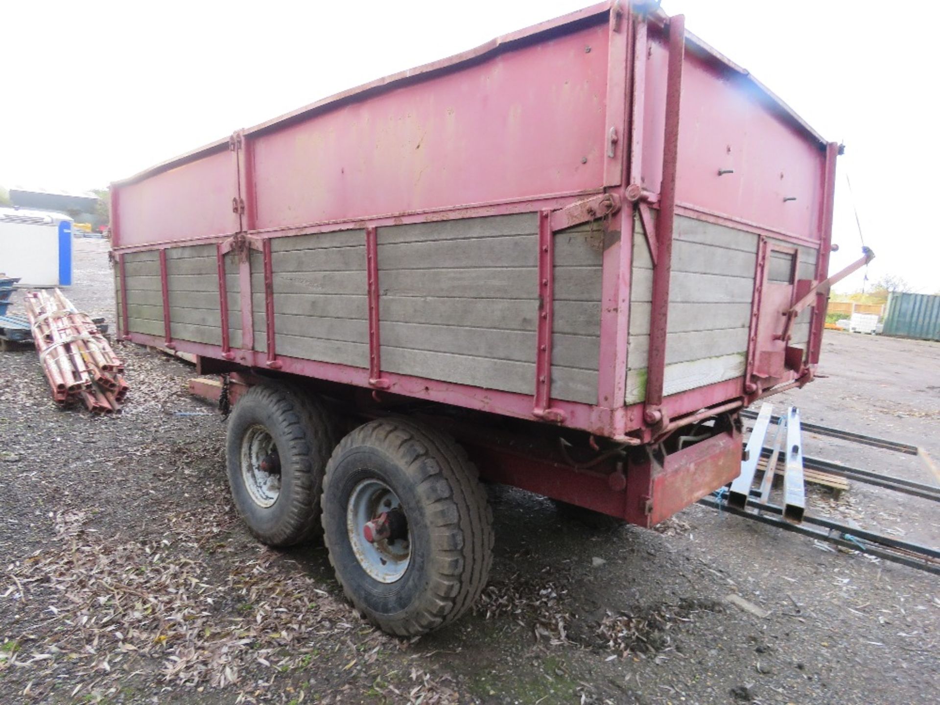 TRACTOR TOWED TWIN AXLED PETTIT GRAIN TIPPING TRAILER, 6 TONNE CAPACITY APPROX. DIRECT FROM LOCAL FA