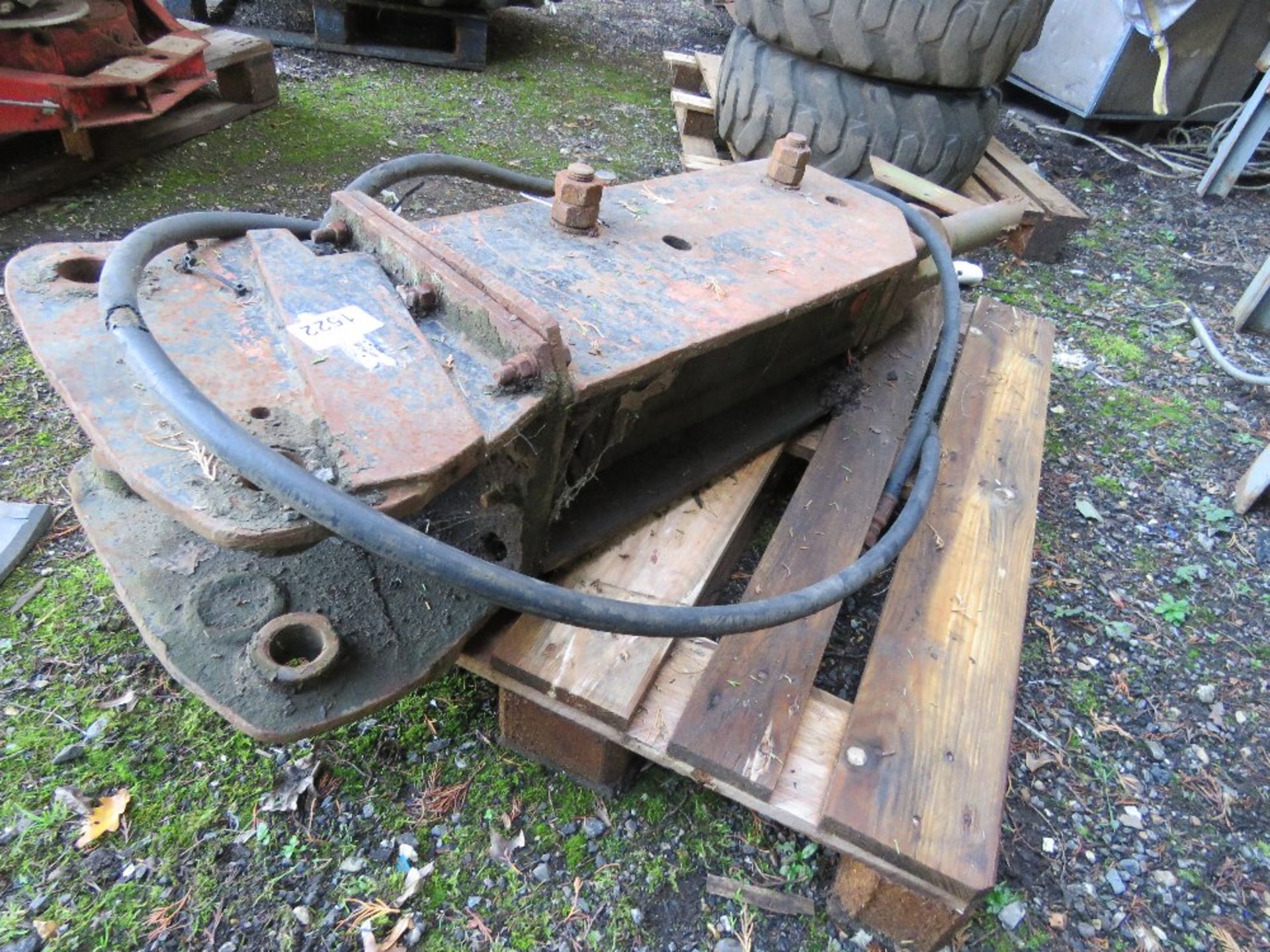 LARGE SIZED EXCAVATOR MOUNTED BREAKER. DIRECT FROM LOCAL SMALLHOLDING. THIS LOT IS SOLD UNDER THE - Image 2 of 4