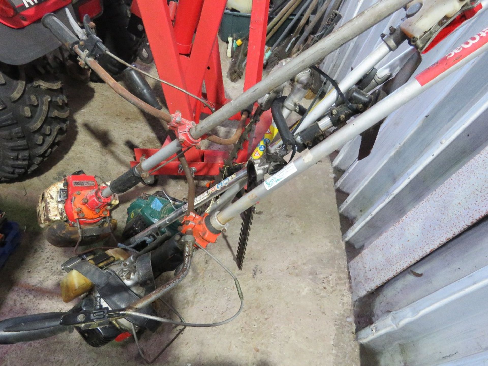 2 X STRIMMERS PLUS A MULTI TOOL UNIT. THIS LOT IS SOLD UNDER THE AUCTIONEERS MARGIN SCHEME, THER - Image 6 of 6