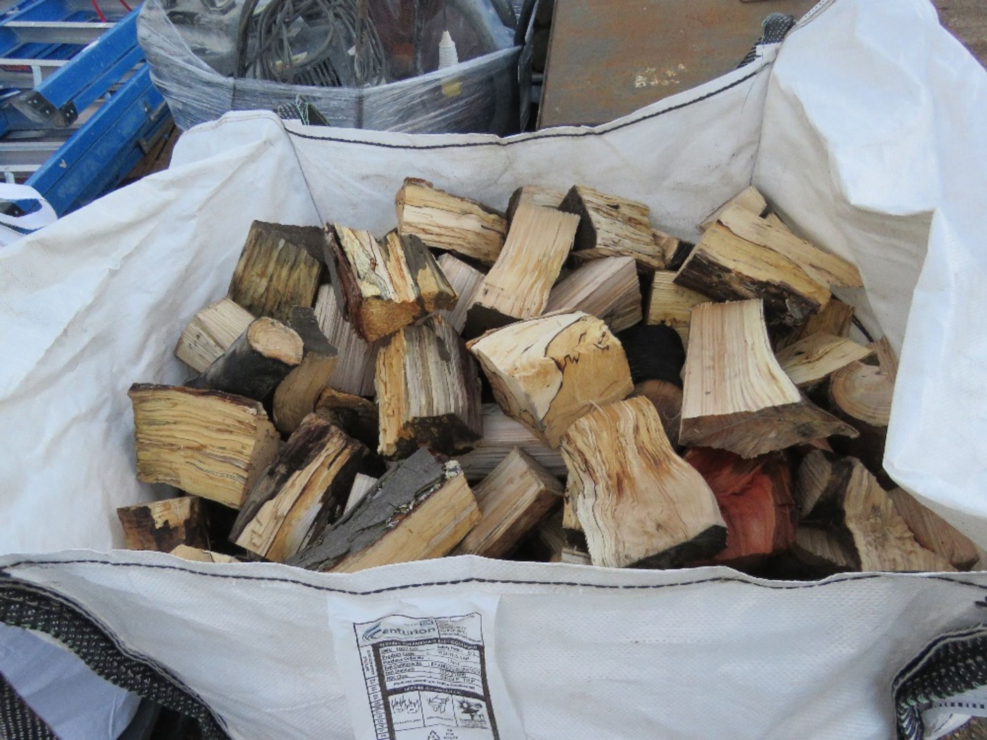 BULK BAG OF HARDWOOD FIRE WOOD LOGS. THIS LOT IS SOLD UNDER THE AUCTIONEERS MARGIN SCHEME, THERE - Image 2 of 2