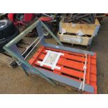 SET OF LINDE FORKLIFT TINES. THIS LOT IS SOLD UNDER THE AUCTIONEERS MARGIN SCHEME, THEREFORE NO V