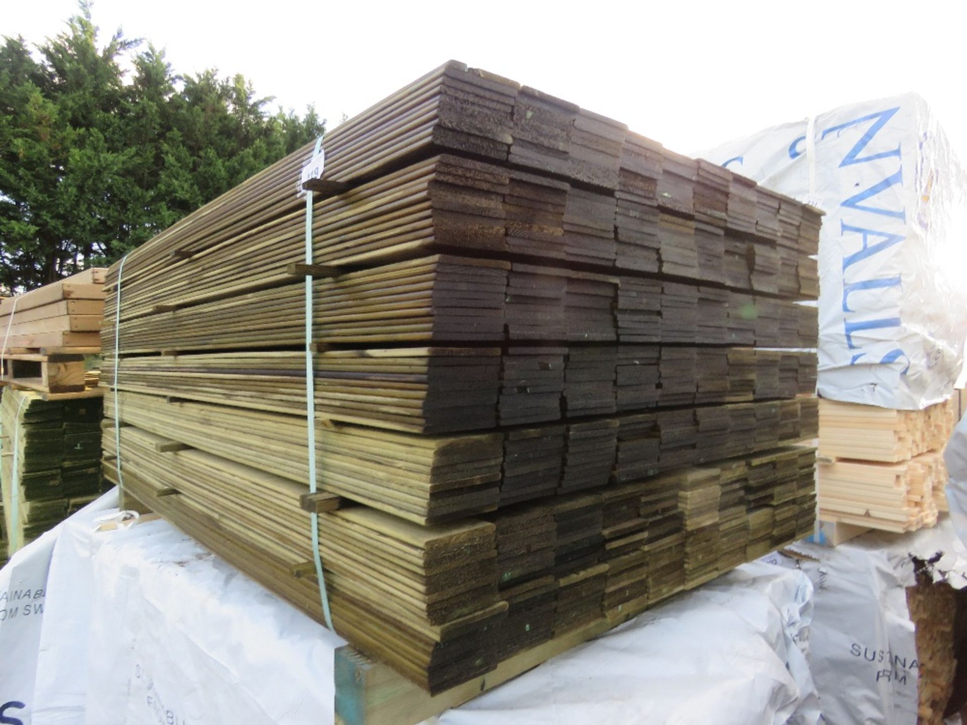 LARGE PACK OF TREATED HIT AND MISS TIMBER CLADDING BOARDS. 1.75M LENGTH X 100MM WIDTH APPROX.