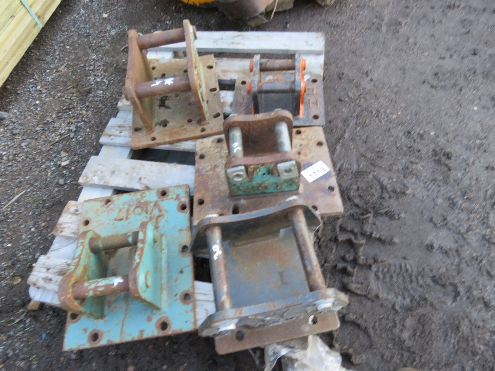 5 X ASSORTED EXCAVATOR BREAKER HEADSTOCKS/ MOUNTING BRACKETS, 30MM - 45MM PINS. DIRECT FROM LOCAL C - Image 5 of 5