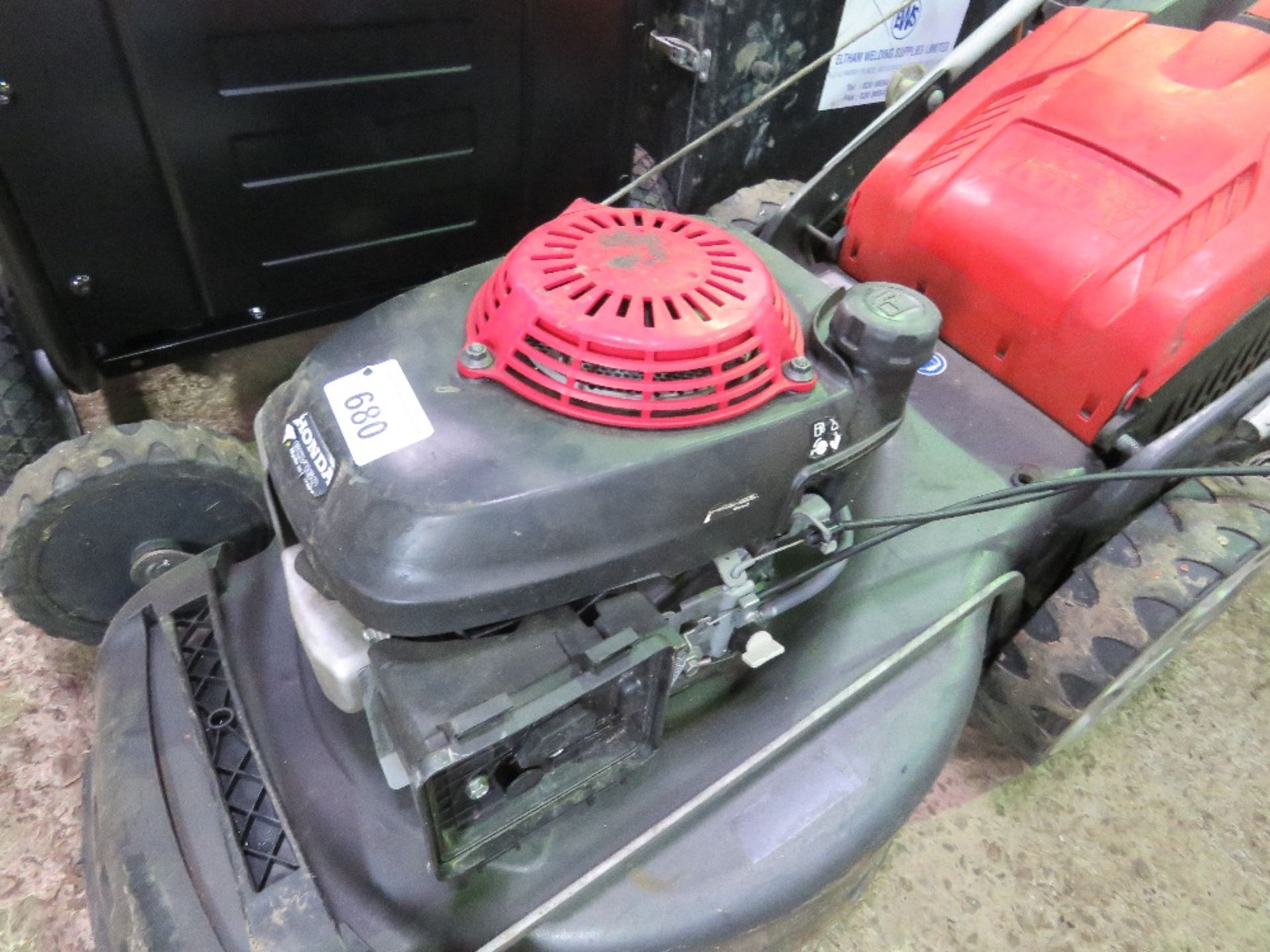 HONDA MOWER COMPLETE WITH COLLECTOR.