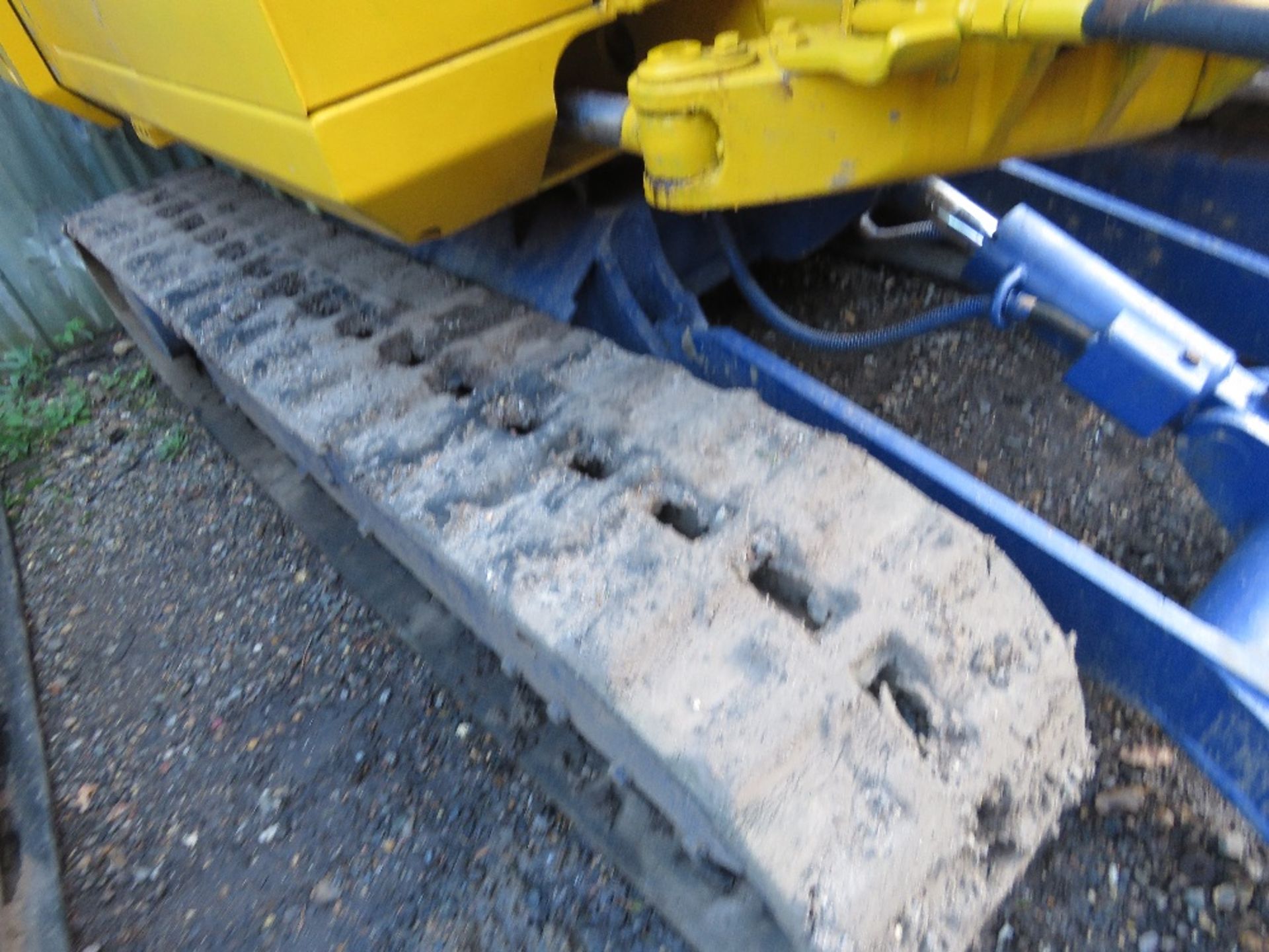 KOMATSU PC20 RUBBER TRACKED MINI DIGGER WITH BUCKETS. SN: F10413. WHEN TESTED WAS SEEN TO DRIVE, SLE - Image 8 of 17
