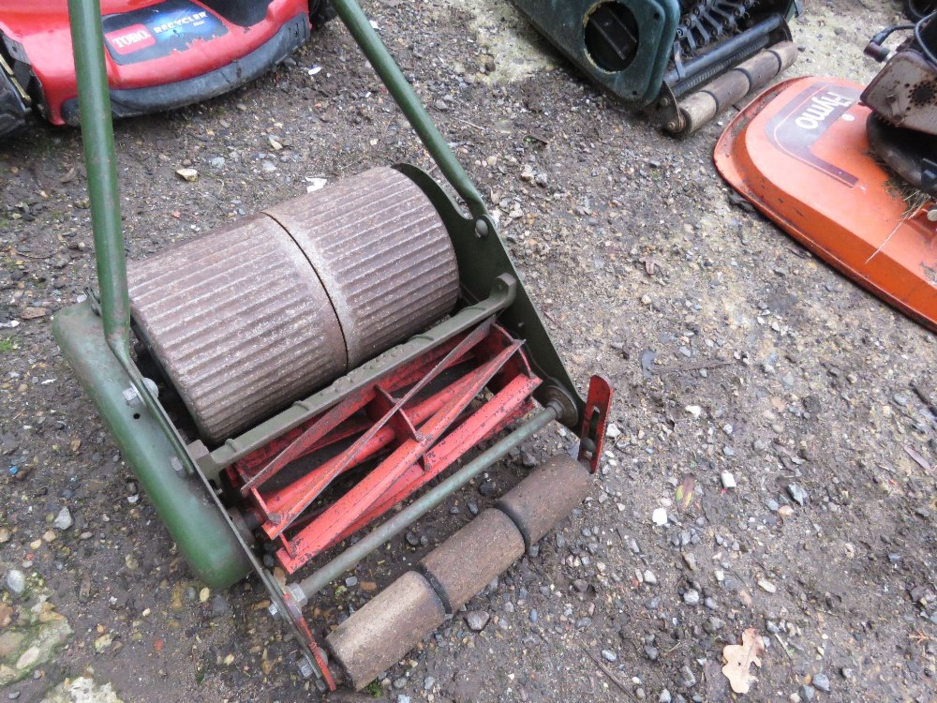 WEBB VINTAGE PUSH ALONG MOWER, NO BOX. THIS LOT IS SOLD UNDER THE AUCTIONEERS MARGIN SCHEME, THER - Image 2 of 3