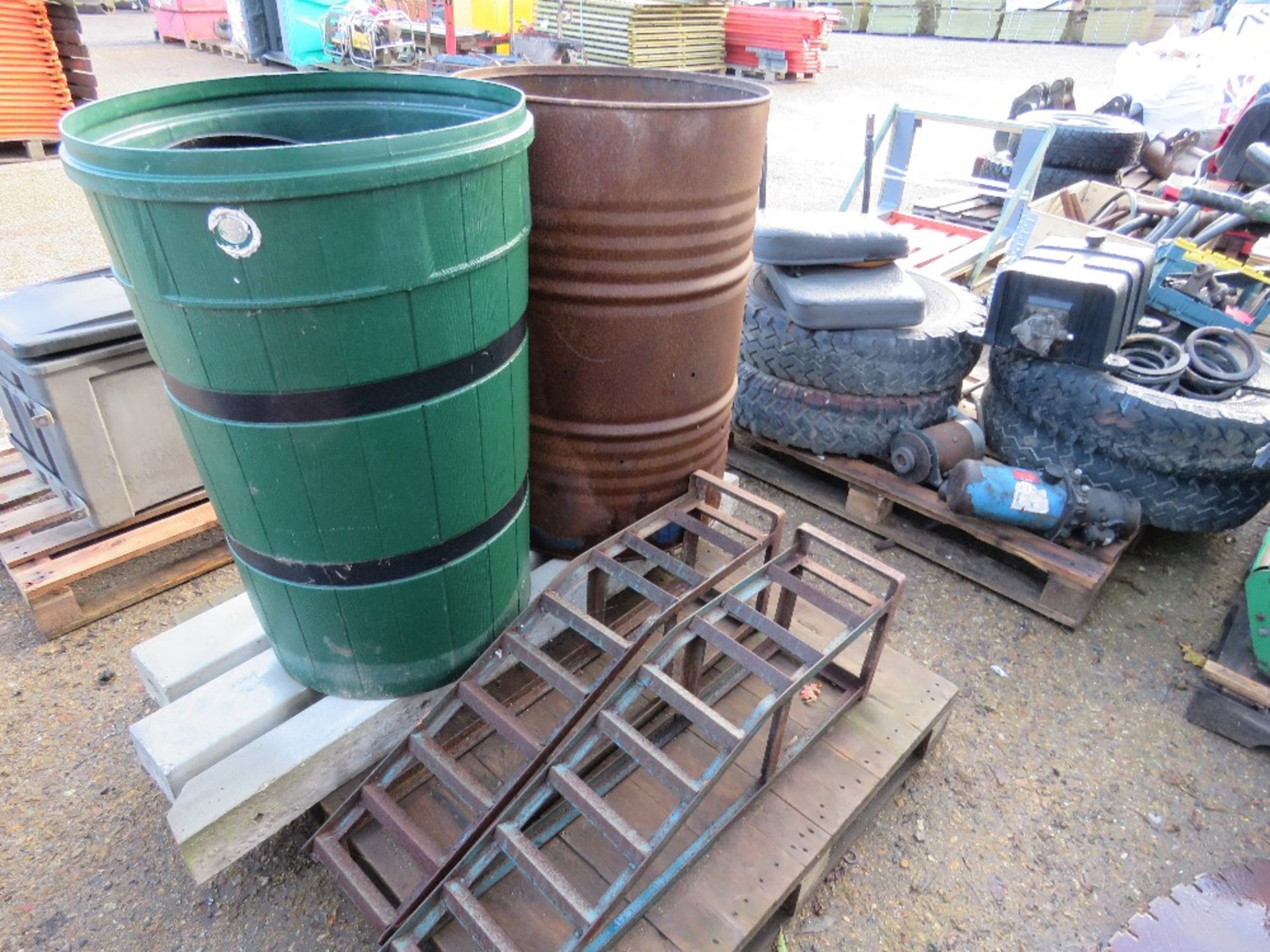 2 BINS, 3 CONCRETE POSTS AND 2 VEHICLE RAMPS. THIS LOT IS SOLD UNDER THE AUCTIONEERS MARGIN SCHE