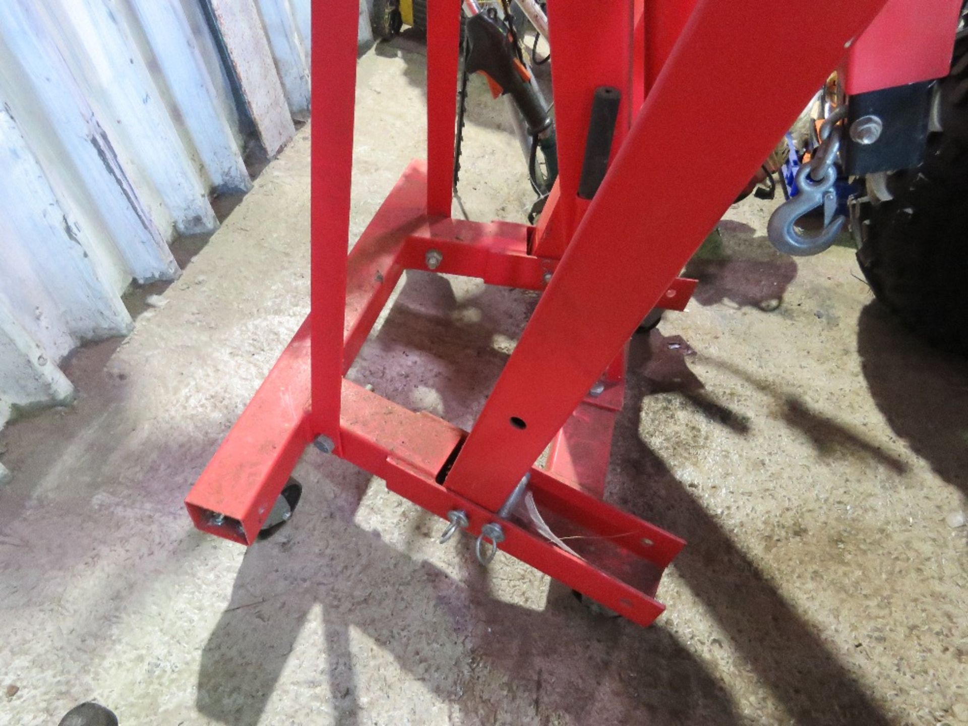 HEAVY DUTY ENGINE CRANE. THIS LOT IS SOLD UNDER THE AUCTIONEERS MARGIN SCHEME, THEREFORE NO VAT - Image 2 of 6