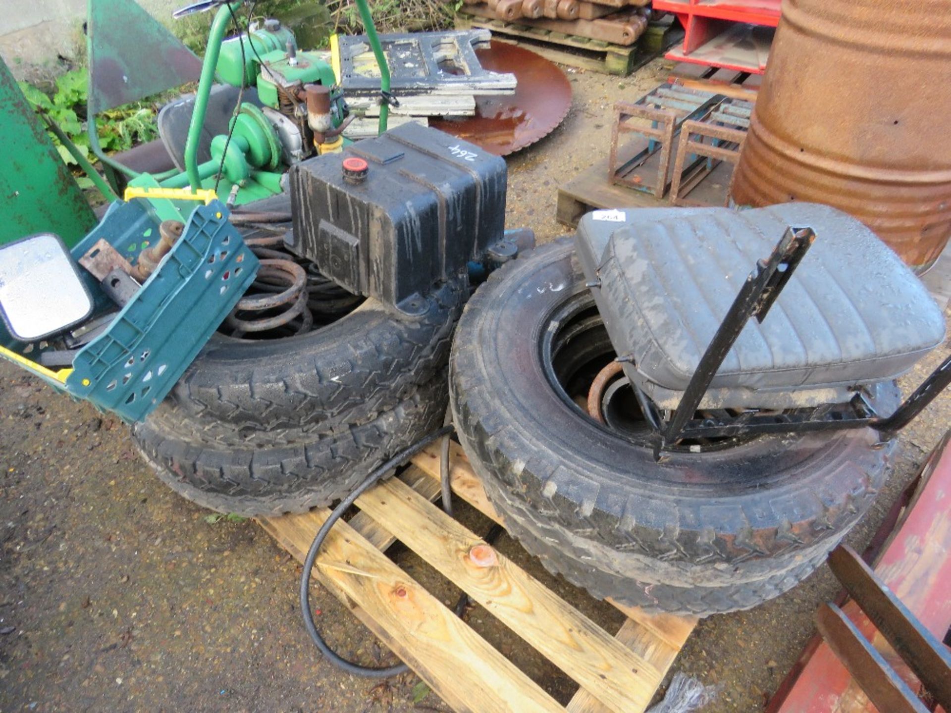 ASSORTED LANDROVER SPARES INCLUDING WHEELS, PLUS A HYDRAULIC PUMP UNIT. THIS LOT IS SOLD UNDER T - Image 2 of 6