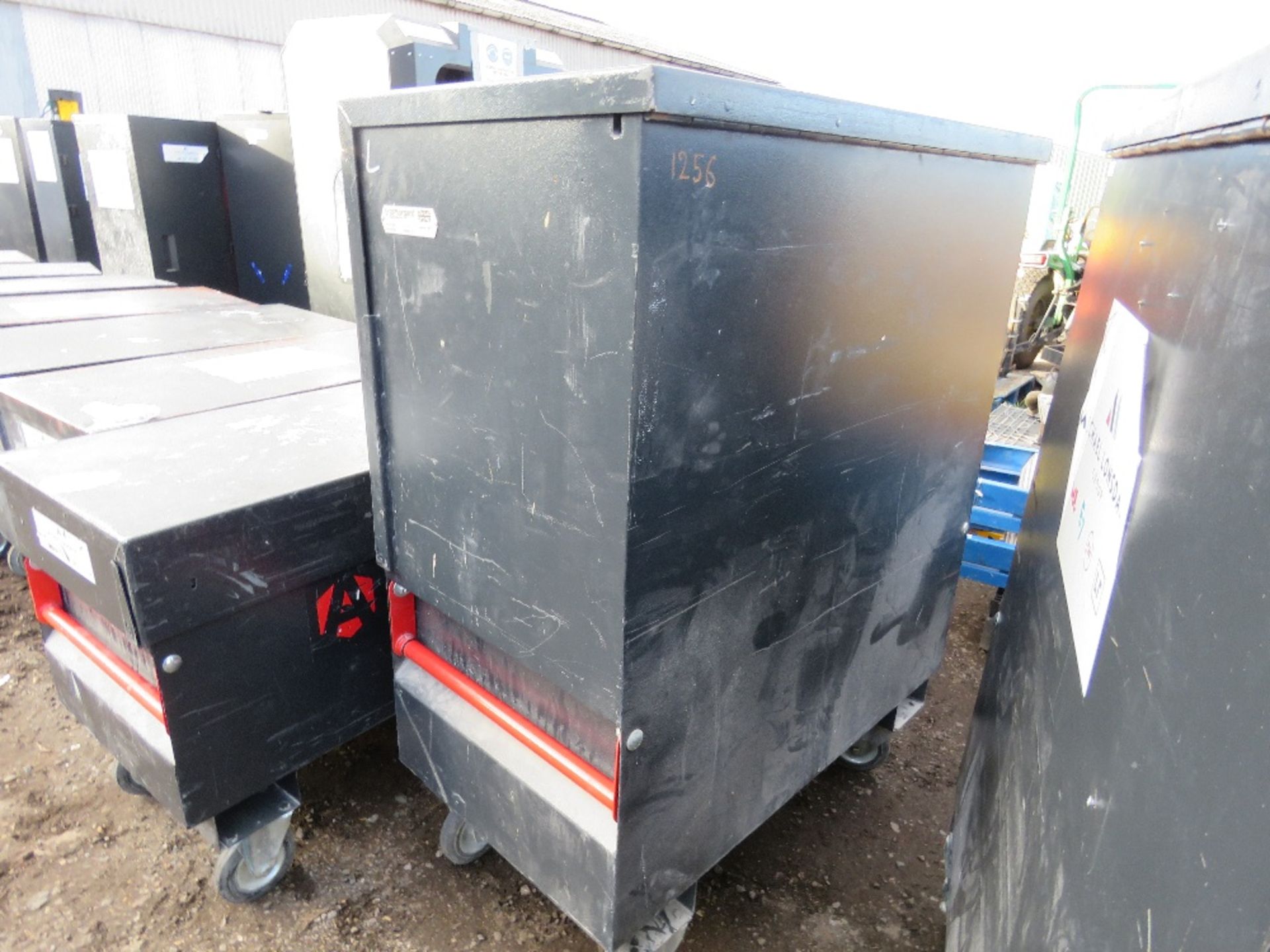 LARGE ARMORGARD TUFBANK TOOL BOX. DIRECT FROM COMPANY LIQUIDATION. - Image 2 of 3