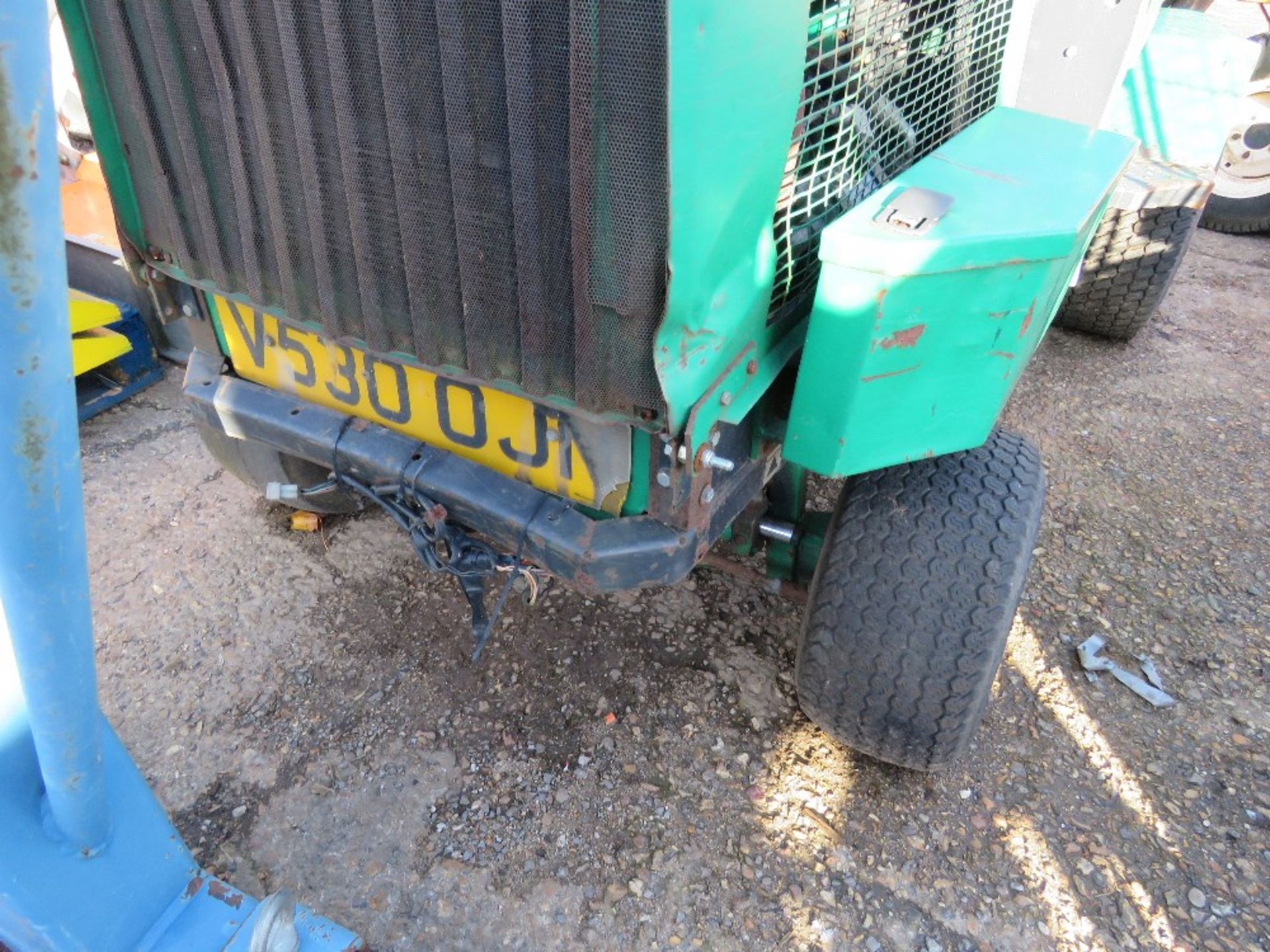 RANSOMES TRIPLE RIDE ON MOWER WITH KUBOTA ENGINE. BEEN IN STORAGE FOR SOME TIME. WHEN BRIEFLY TESTED - Image 11 of 12