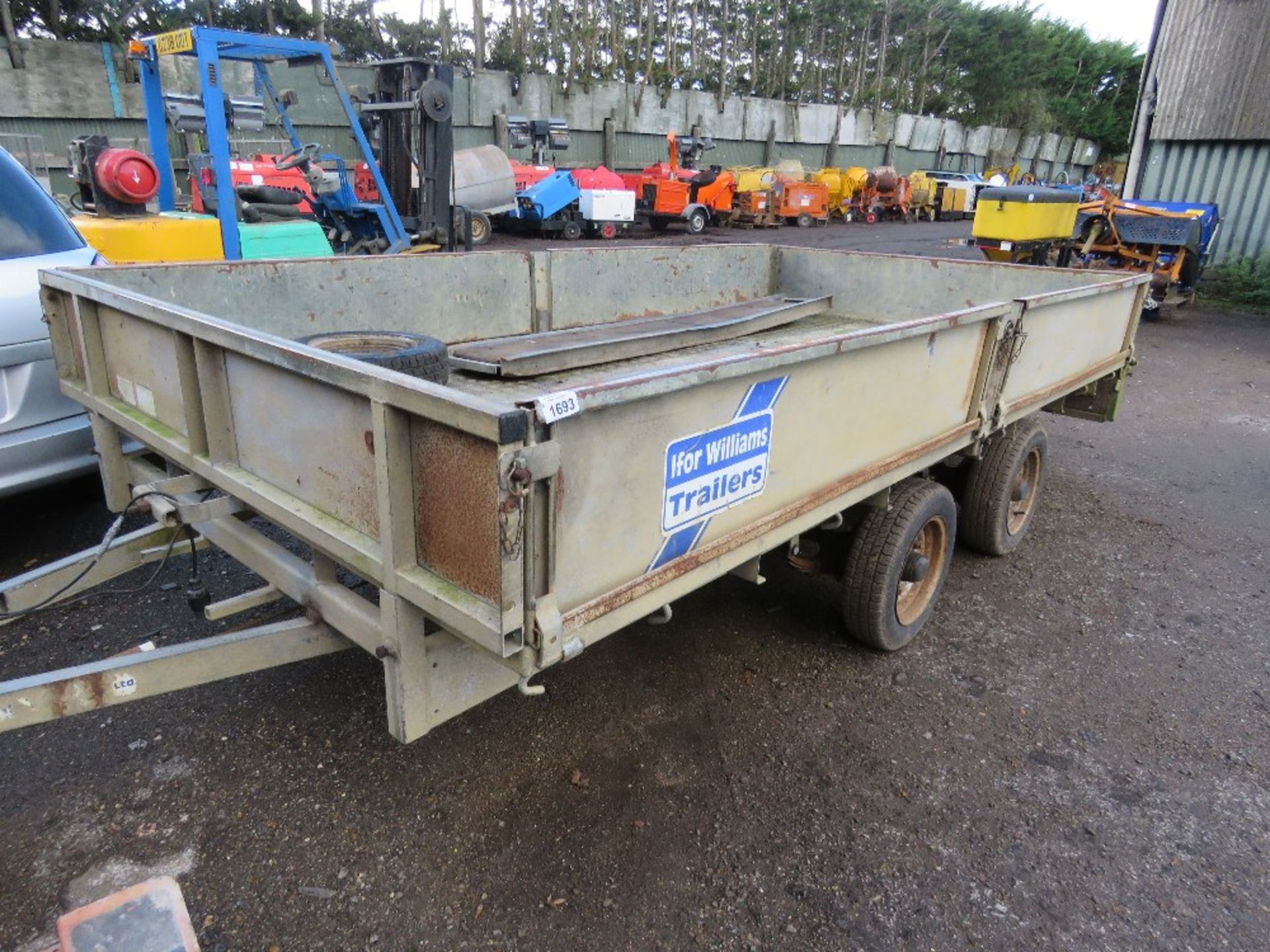 IFOR WILLIAMS TWIN AXLED LM126G PLANT TRAILER WITH SIDES AND RAMPS. SN:122545. (TOWED 100 MILES LOAD