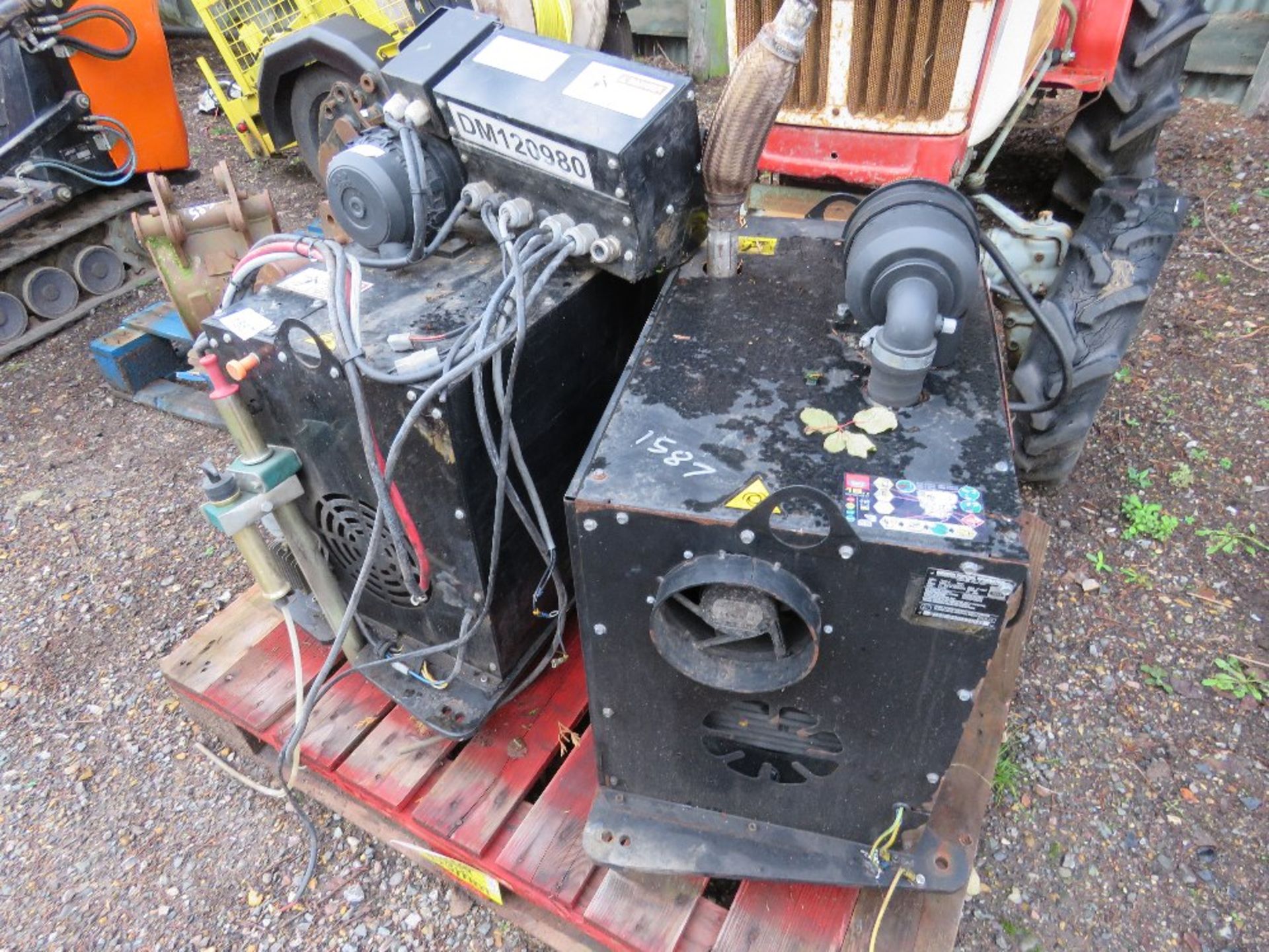 2 X HATZ DIESEL ENGINED GENERATOR SETS, 3.1KW OUTPUT. EX LIGHTING TOWERS. - Image 2 of 7