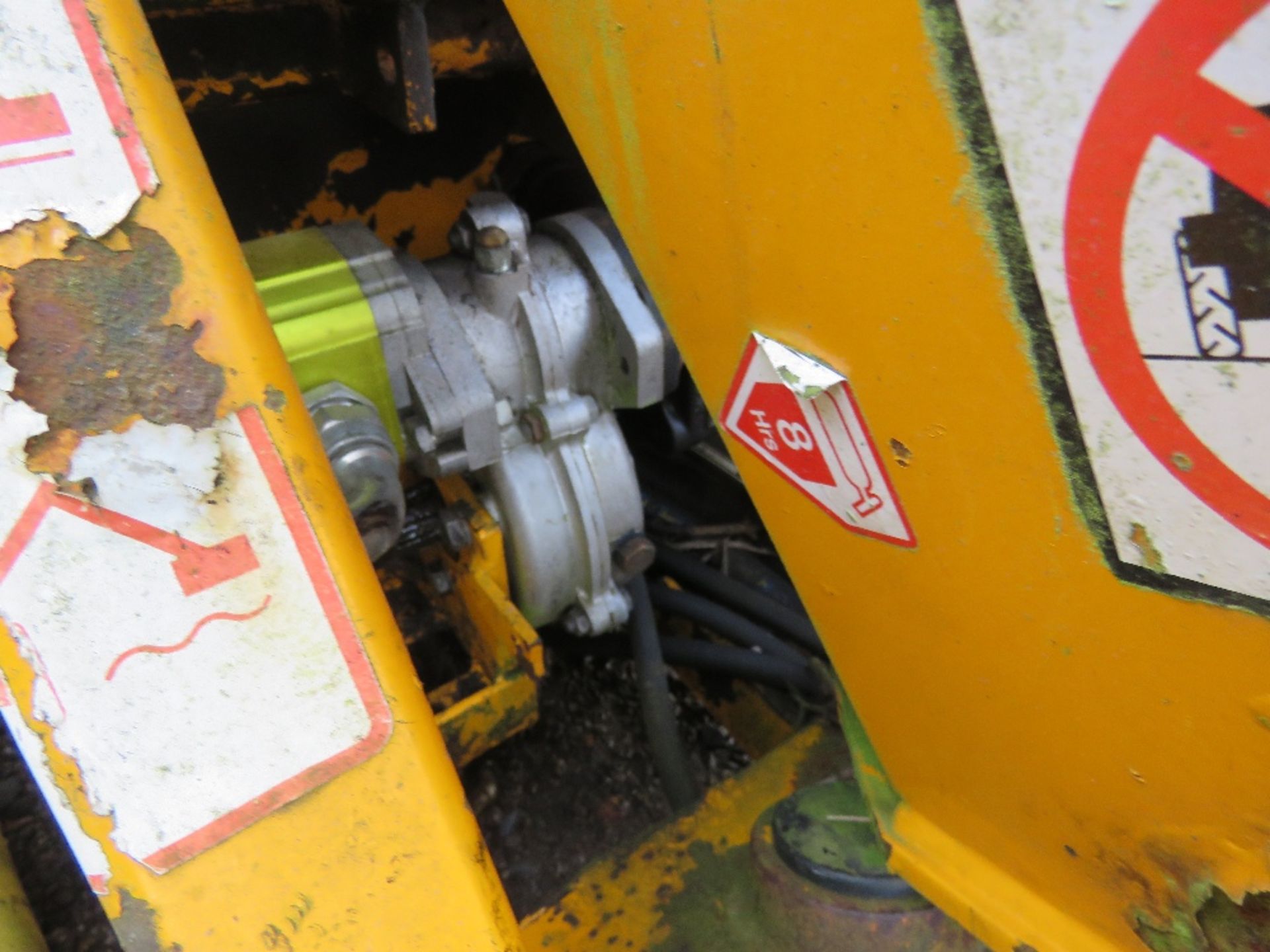 BOMFORD B577 TRACTOR MOUNTED HEDGE CUTTER, PTO DRIVEN WITH CONTROLS AS SHOWN. WHEN TESTED BOOM SEEN - Image 5 of 10