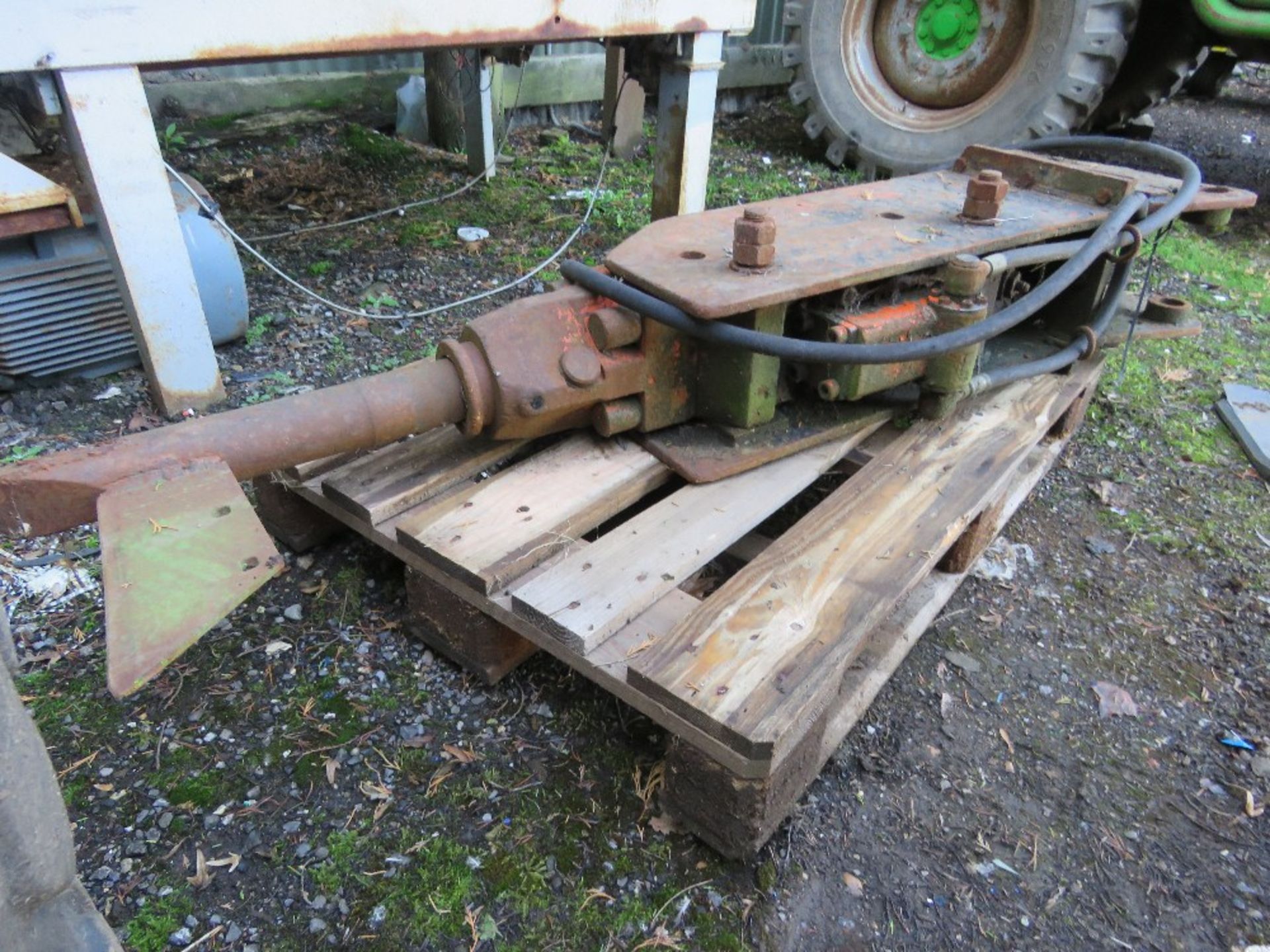 LARGE SIZED EXCAVATOR MOUNTED BREAKER. DIRECT FROM LOCAL SMALLHOLDING. THIS LOT IS SOLD UNDER THE - Image 4 of 4