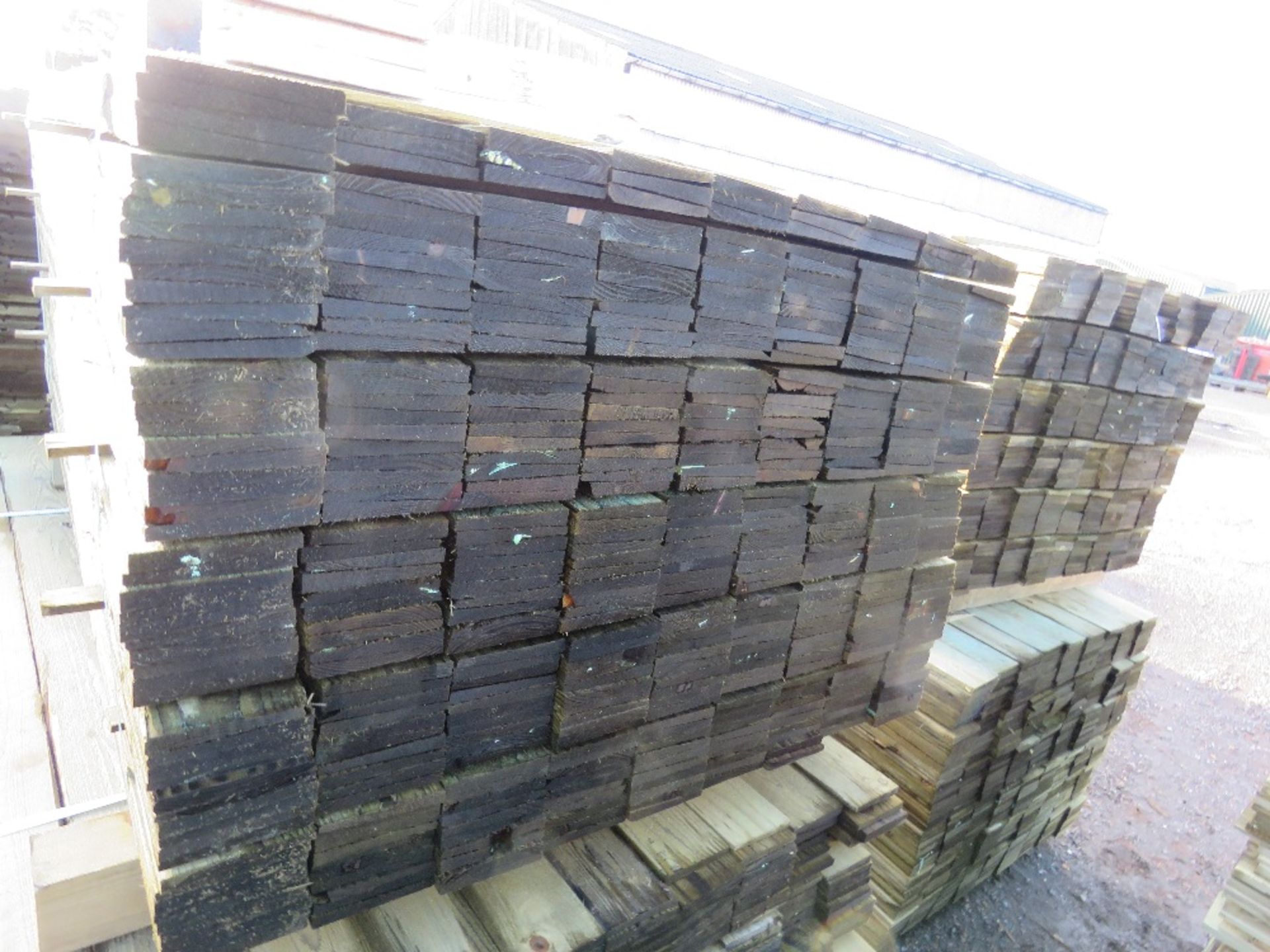 LARGE PACK OF PRESSURE TREATED FEATHER EDGE FENCE CLADDING TIMBER BOARDS. 1.50M LENGTH X 100MM WIDTH - Image 2 of 3