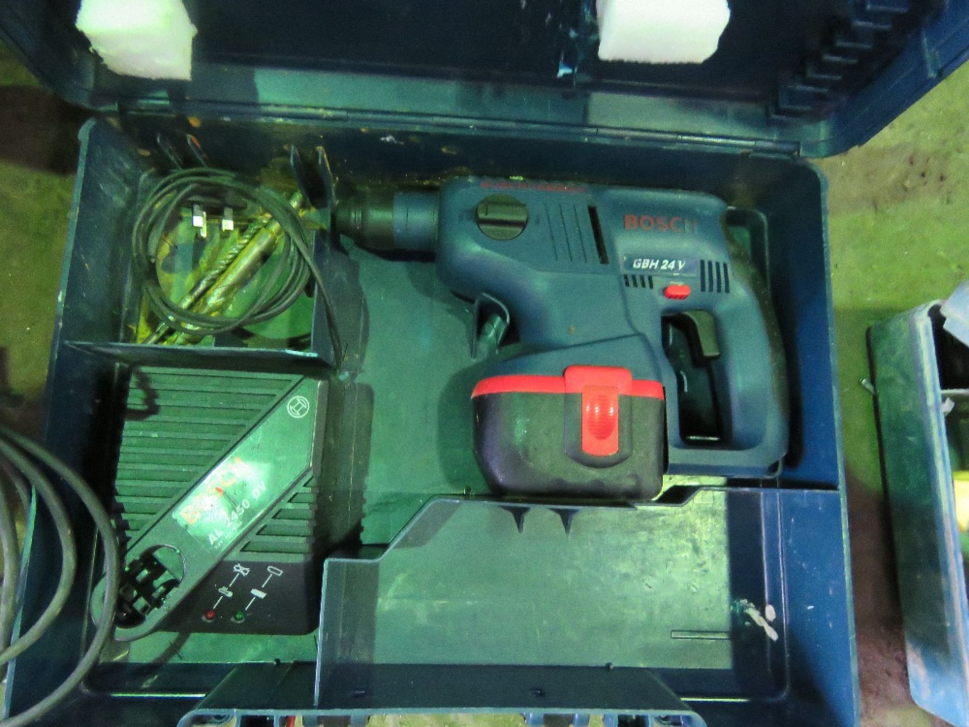 BOSCH 24V BATTERY DRILL. - Image 2 of 2