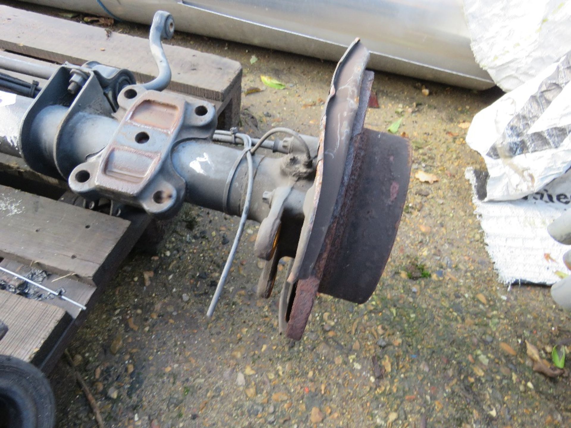 MERCEDES SPRINTER REAR AXLE. THIS LOT IS SOLD UNDER THE AUCTIONEERS MARGIN SCHEME, THEREFORE NO - Image 5 of 5