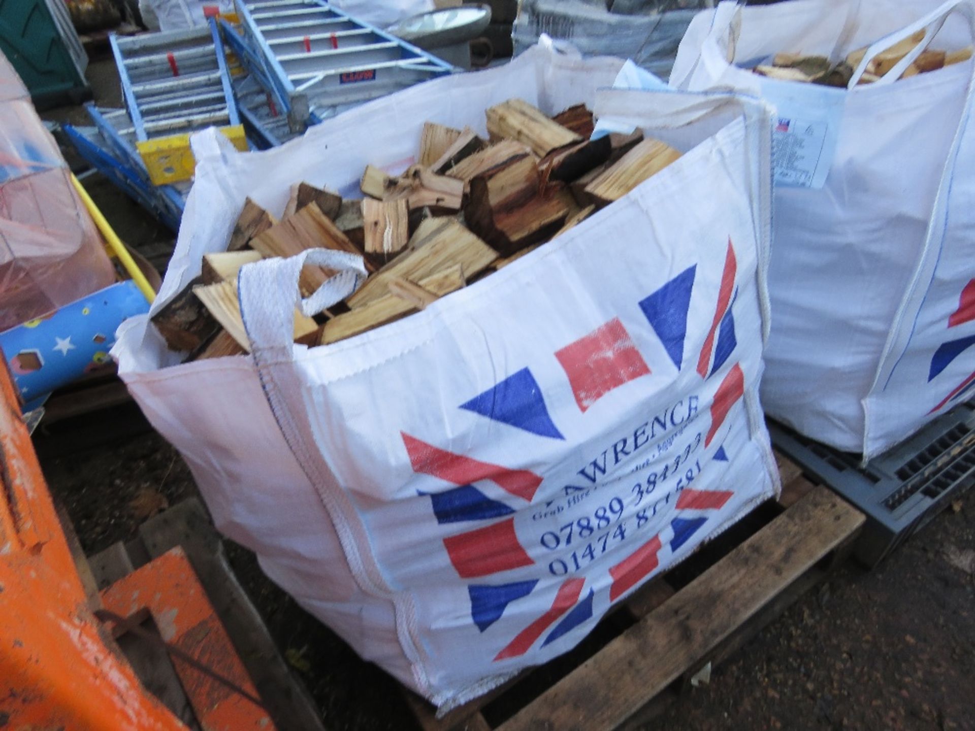 BULK BAG OF HARDWOOD FIRE WOOD LOGS. THIS LOT IS SOLD UNDER THE AUCTIONEERS MARGIN SCHEME, THERE - Image 2 of 3