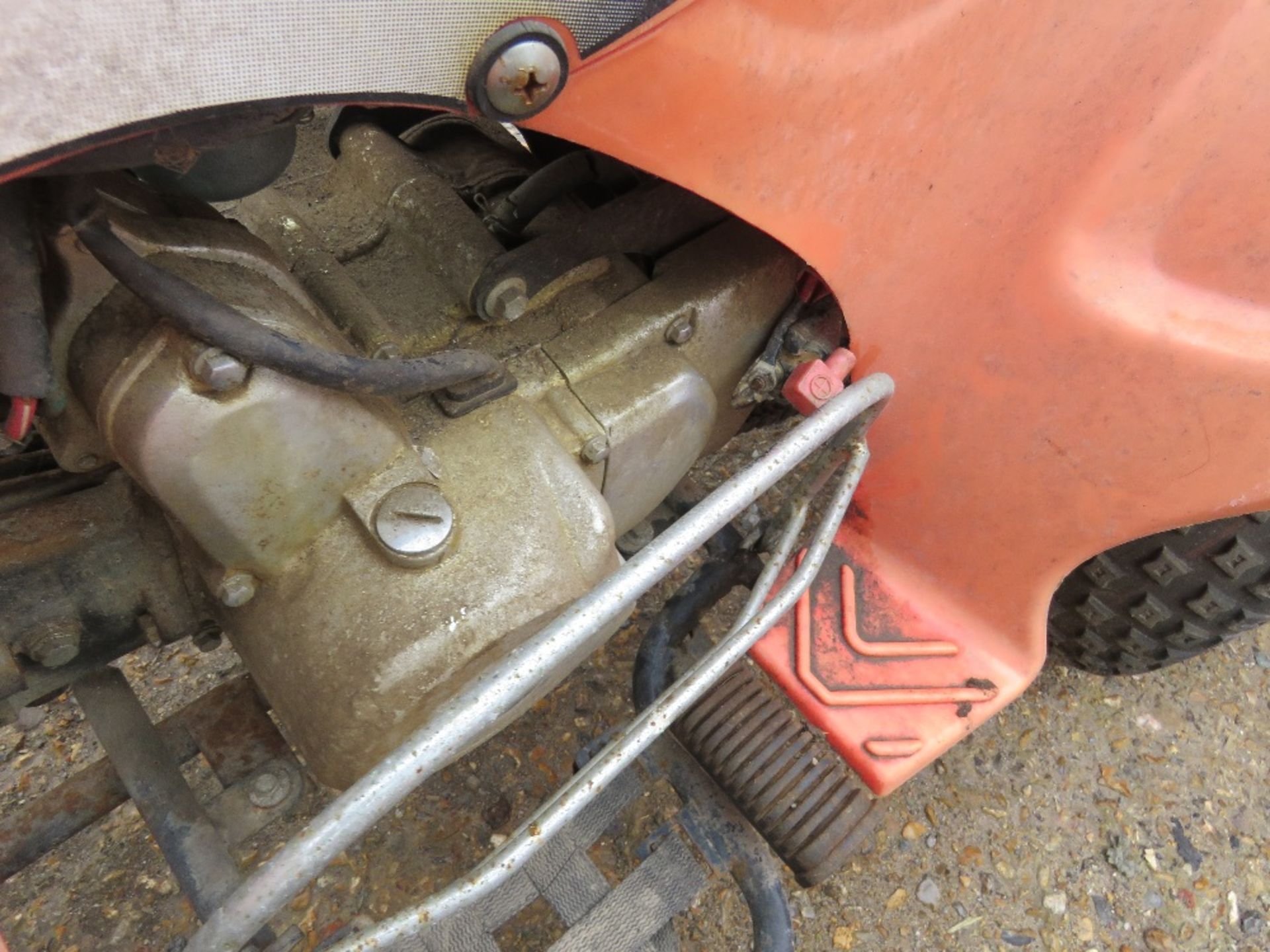 PETROL ENGINED QUADBIKE. THIS LOT IS SOLD UNDER THE AUCTIONEERS MARGIN SCHEME, THEREFORE NO VAT - Image 3 of 4