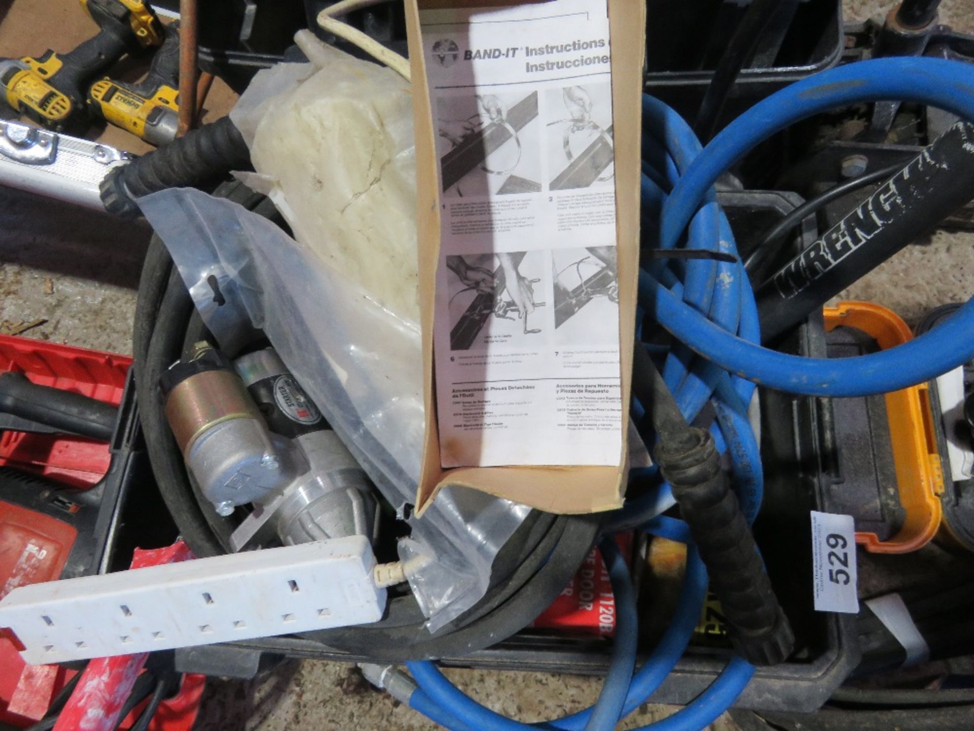 BOX OF SUNDRIES INCLUDING PRESSURE WASHER HOSES ETC. - Image 3 of 7