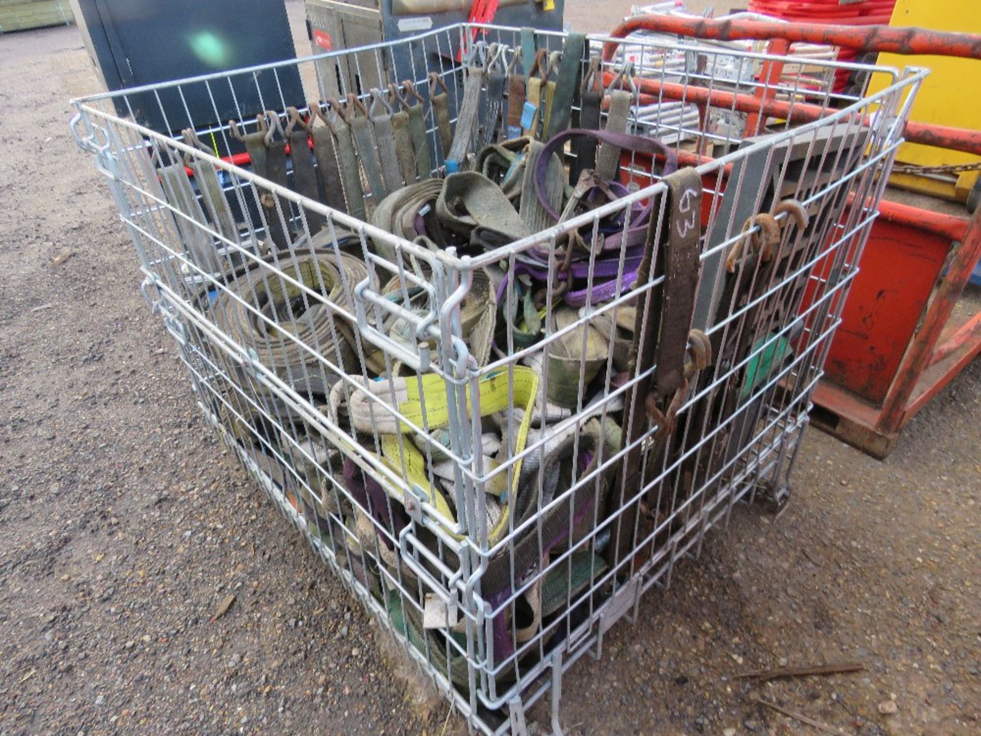 LARGE STILLAGE CONTAINING ASSORTED LIFTING STRAPS AND RATCHET STRAPS ETC. - Image 3 of 5