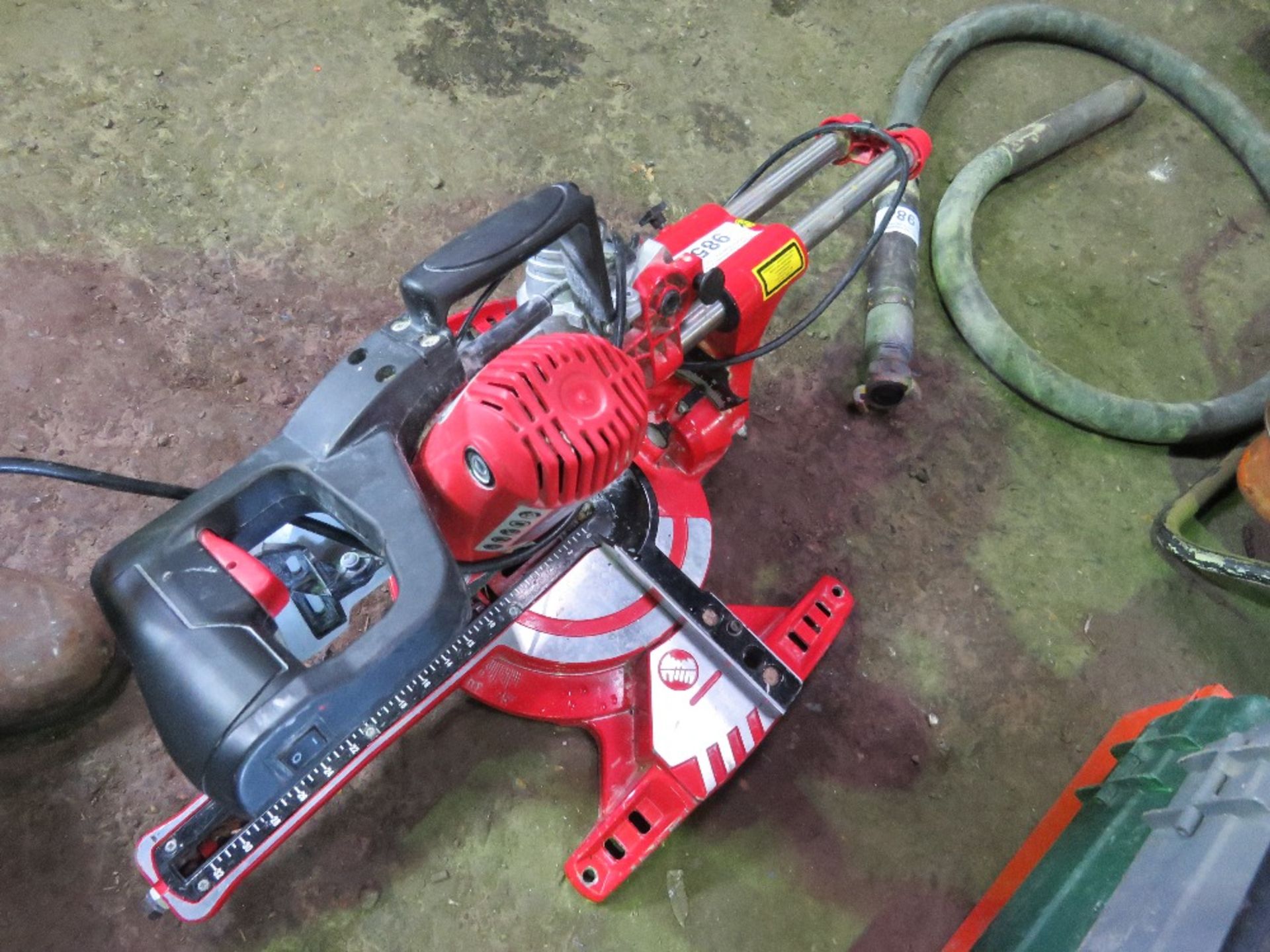 MITRE SAW AND A CIRCULAR SAW. THIS LOT IS SOLD UNDER THE AUCTIONEERS MARGIN SCHEME, THEREFORE NO - Image 4 of 5