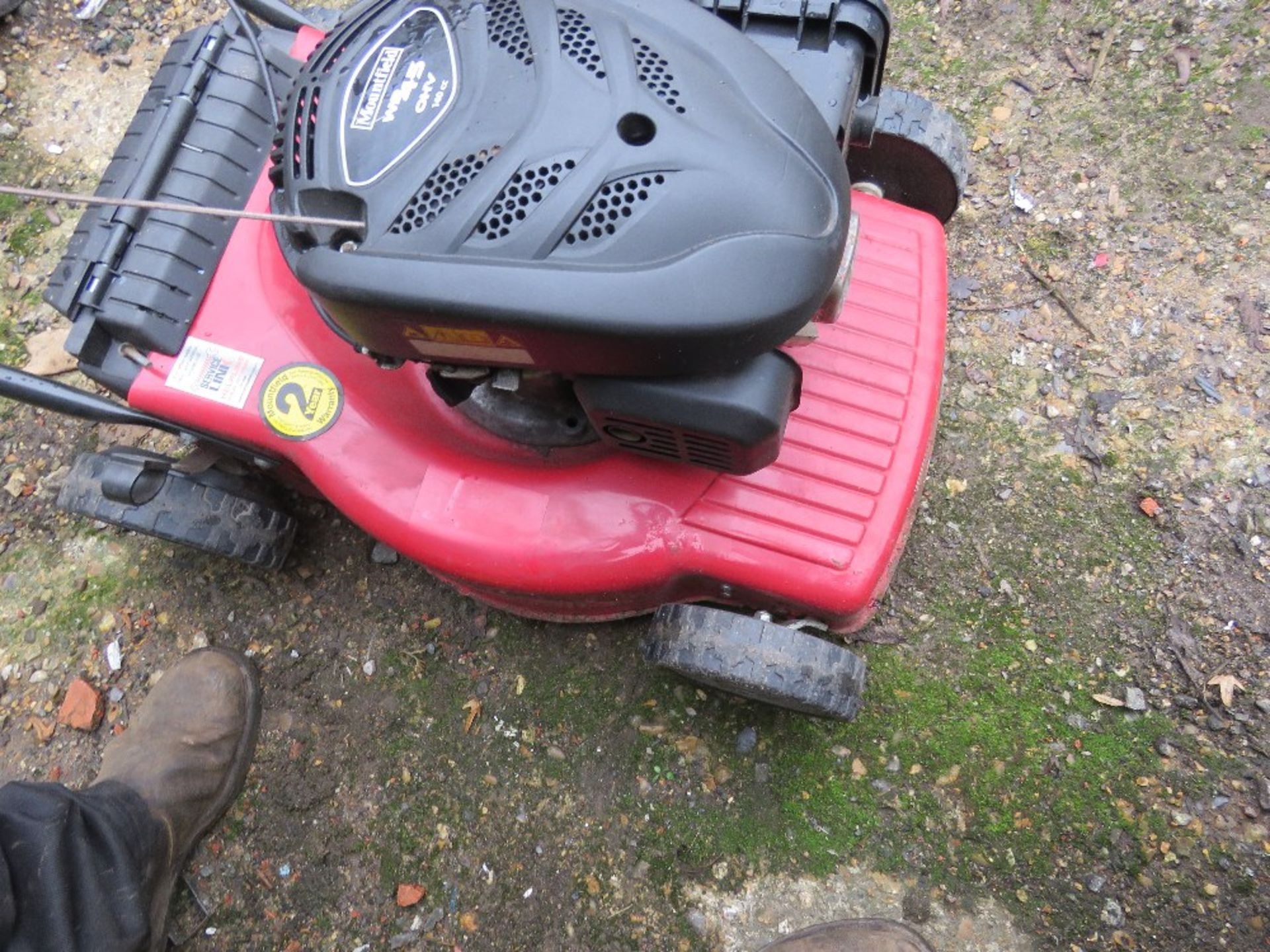 MOUNTFIELD PUSH PETROL ENGINED LAWN MOWER, WITH BOX. THIS LOT IS SOLD UNDER THE AUCTIONEERS MARG - Image 2 of 4