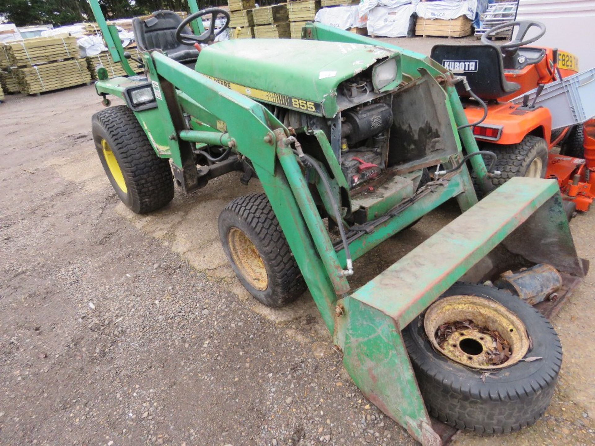 JOHN DEERE 855 4WD COMPACT TRACTOR WITH FOREND LOADER. WHEN TESTED WAS SEEN TO TURN OVER BUT NOT STA
