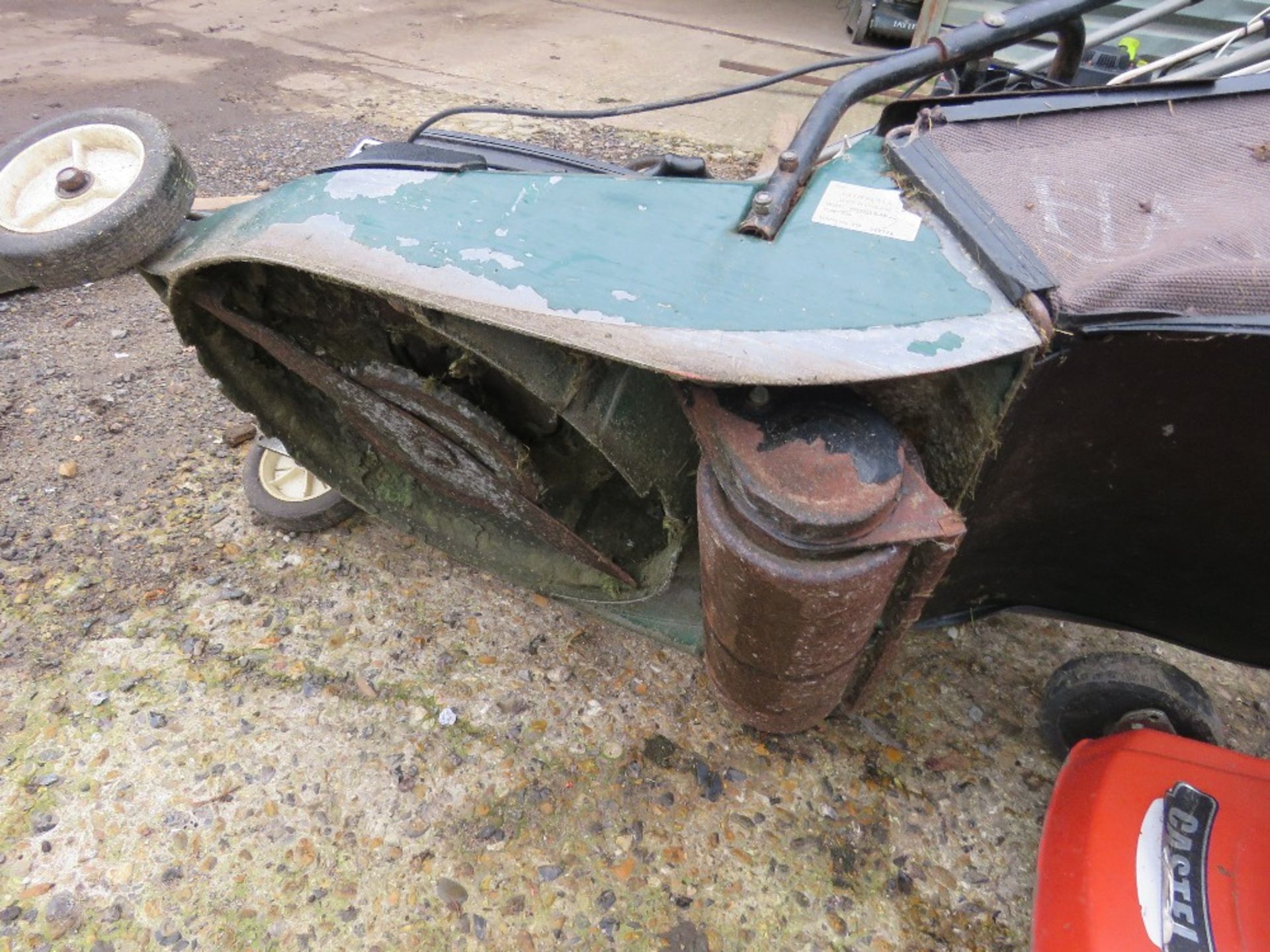 HAYTER HARRIER ROLLER MOWER WITH COLLECTOR. THIS LOT IS SOLD UNDER THE AUCTIONEERS MARGIN SCHEME, - Image 5 of 5