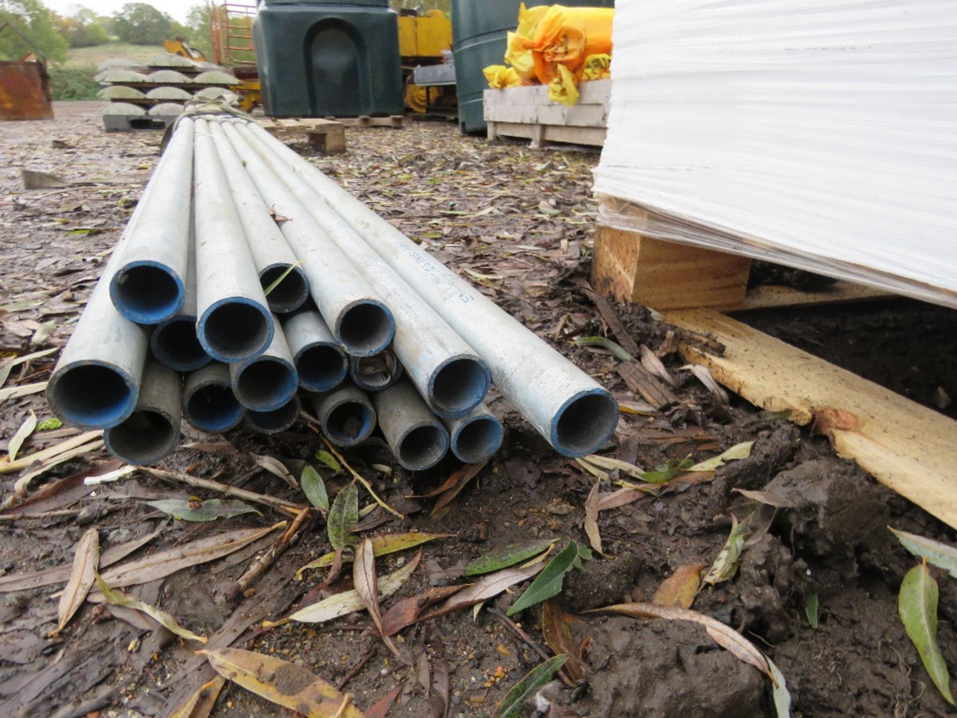 BUNDLE OF STEEL TUBES, 20FT LENGTH 35MM WIDTH APPROX, SOURCED FROM COMPANY LIQUIDATION. - Image 3 of 3