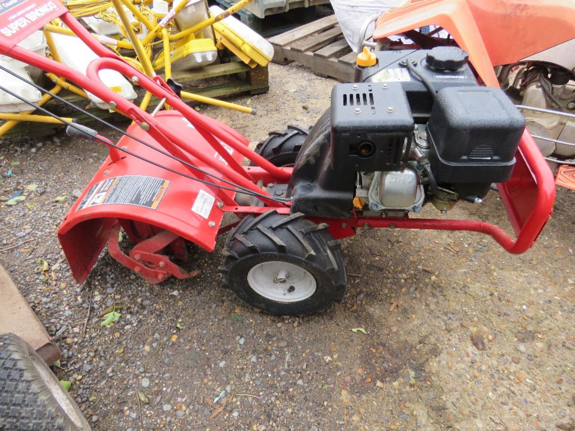 TROYBUILT HEAVY DUTY REAR TINE ROTORVATOR. THIS LOT IS SOLD UNDER THE AUCTIONEERS MARGIN SCHEME, - Image 4 of 6