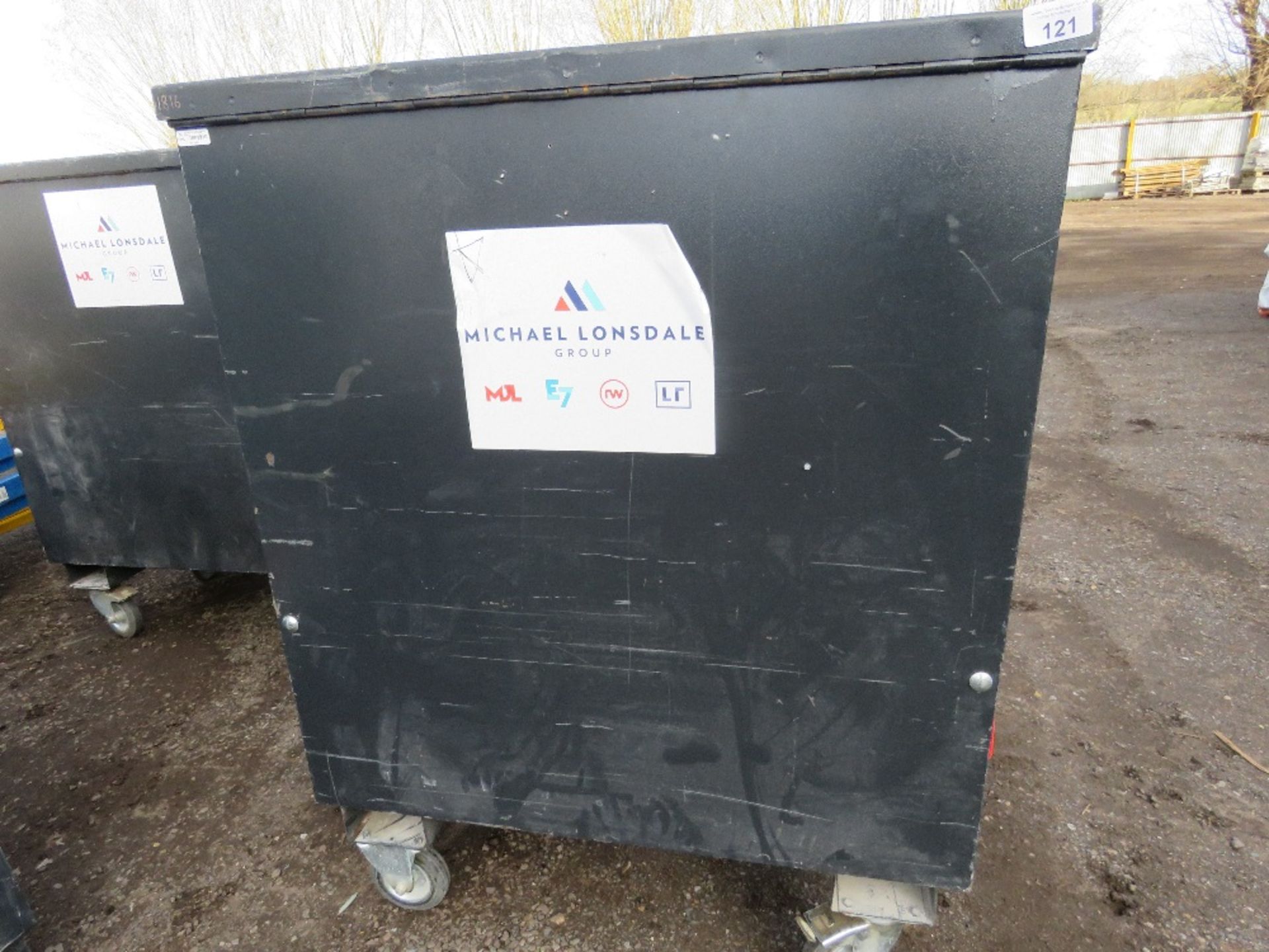 LARGE ARMORGARD TUFBANK TOOL BOX. DIRECT FROM COMPANY LIQUIDATION. - Image 3 of 4