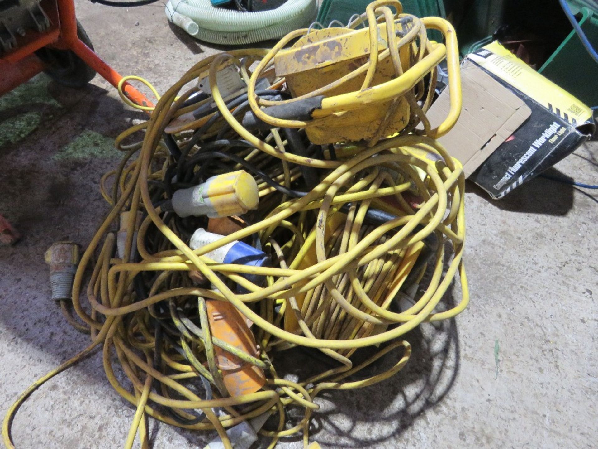 TRANSFORMER PLUS 110V LEADS AND LIGHTS. THIS LOT IS SOLD UNDER THE AUCTIONEERS MARGIN SCHEME, TH - Image 4 of 4
