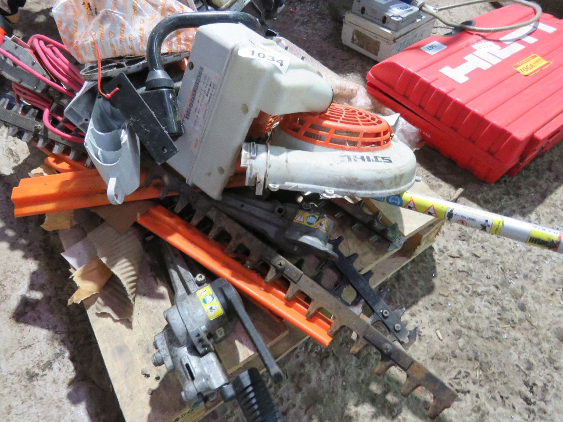 QUANTITY OF ASSORTED STIHL HEDGE CUTTER AND MACHINE PARTS. - Image 2 of 5