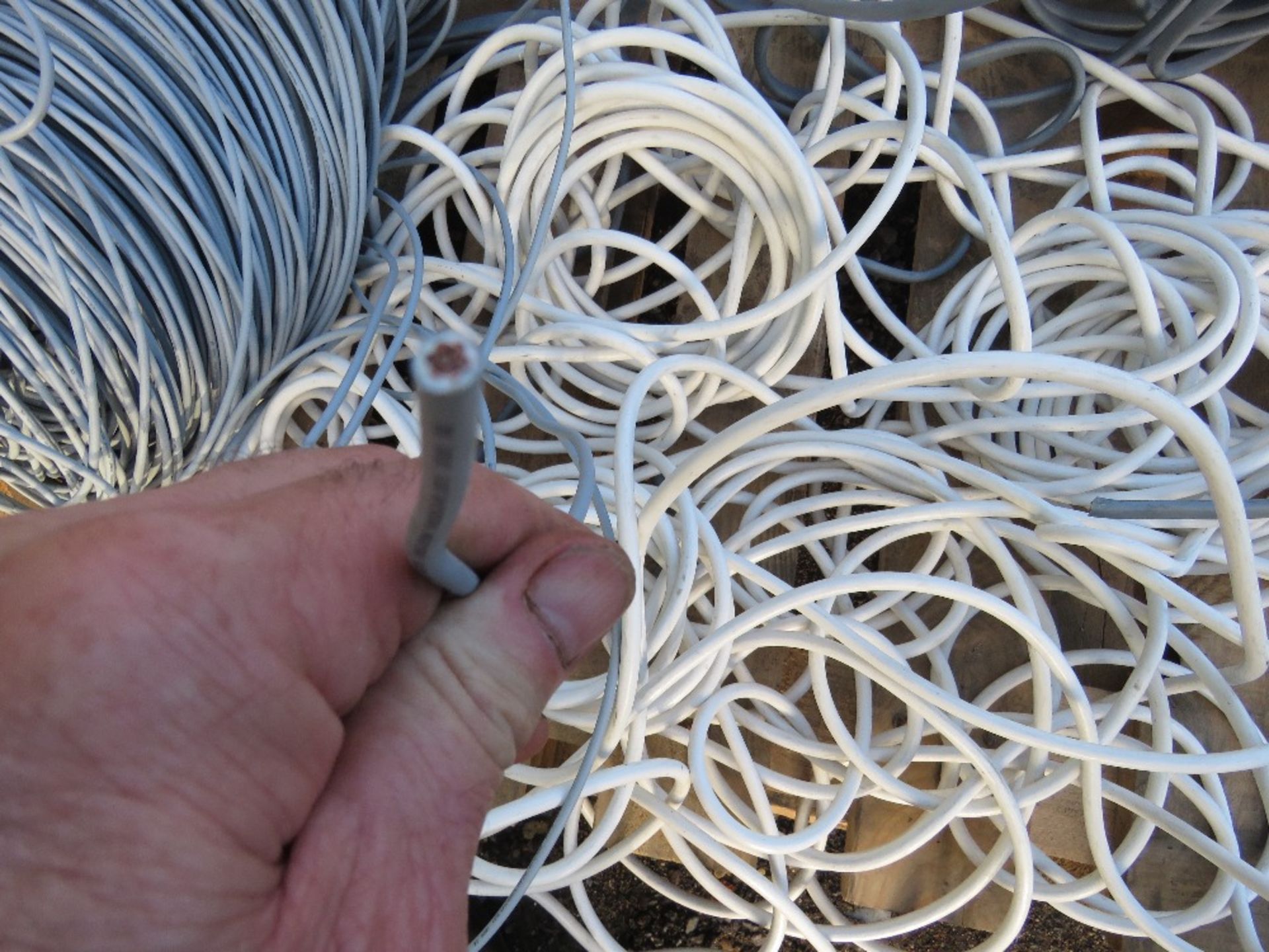 PALLET OF ASSORTED UNUSED ELECTRICAL CABLES. THIS LOT IS SOLD UNDER THE AUCTIONEERS MARGIN SCHEME - Image 4 of 6