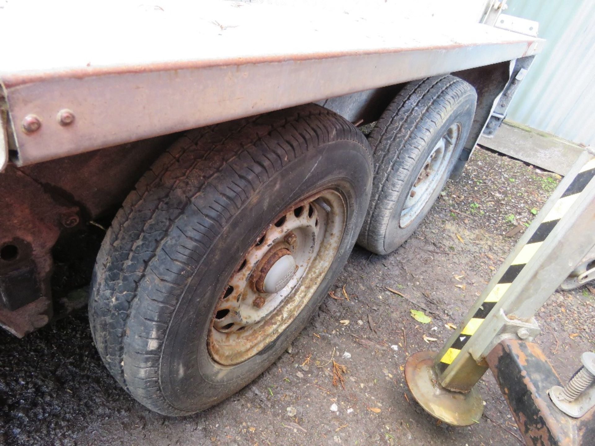 IFOR WILLIAMS GX84 2.7 TONNE RATED PLANT TRAILER ON BALL HITCH COUPLING. SN: SCKD00000G0684669. DIRE - Image 7 of 11