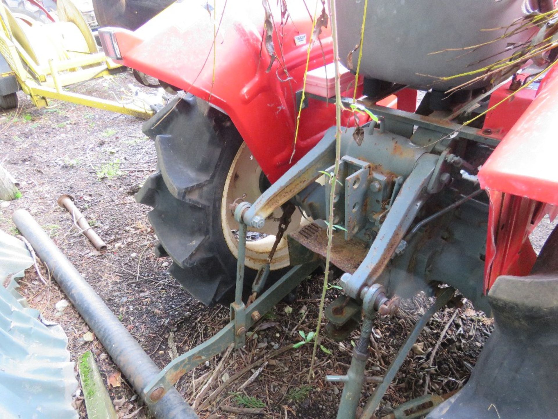 YANMAR YM2020D COMPACT AGRICULTURAL TRACTOR, 4WD, AGRICULTURAL TYRES, WITH REAR LINKAGE. FROM LIMITE - Image 3 of 10