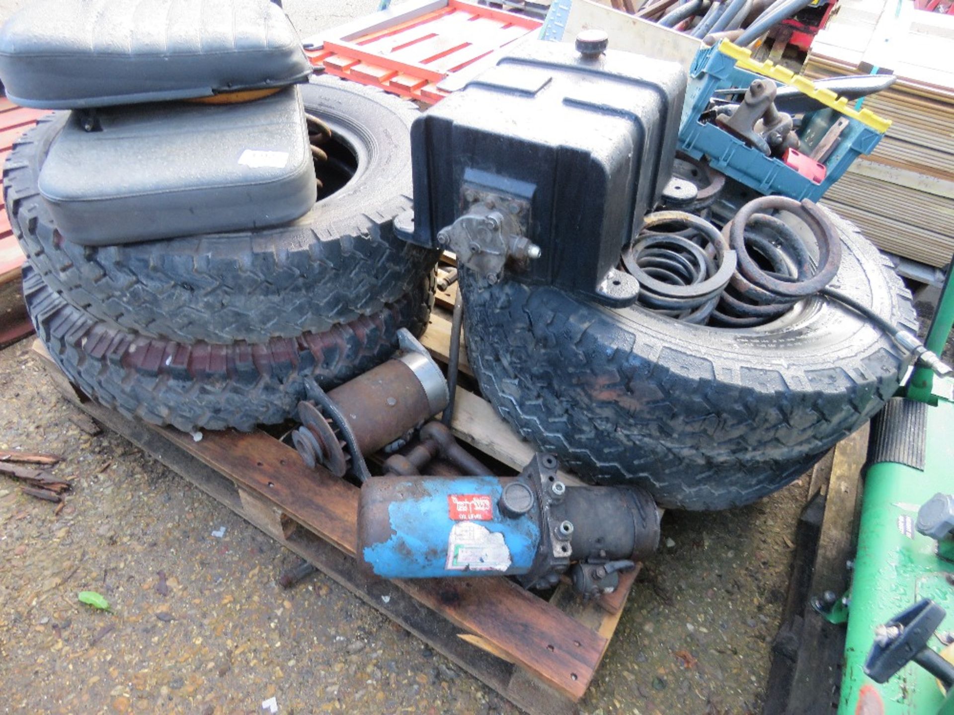 ASSORTED LANDROVER SPARES INCLUDING WHEELS, PLUS A HYDRAULIC PUMP UNIT. THIS LOT IS SOLD UNDER T - Image 6 of 6