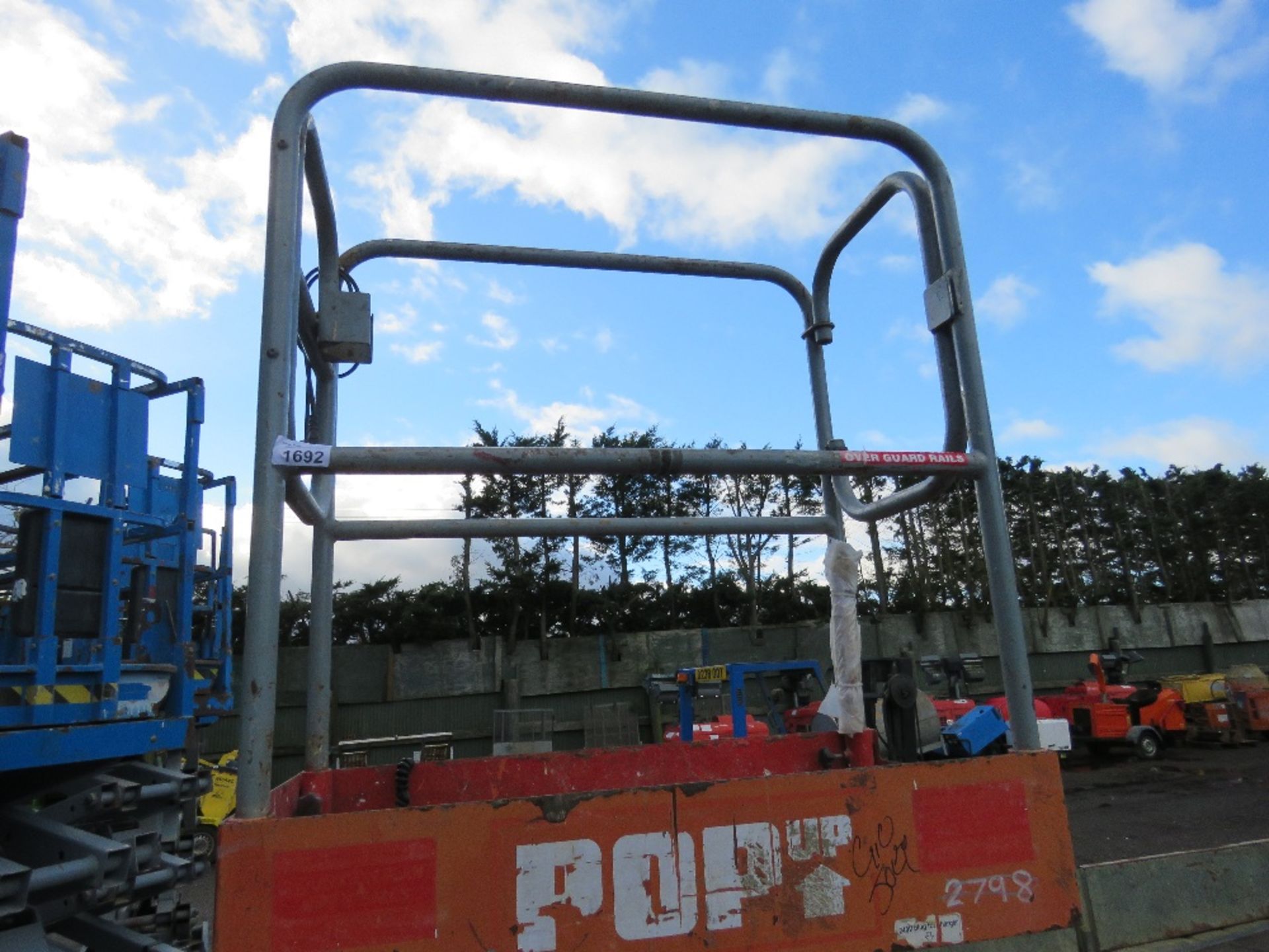 POP UP SCISSOR LIFT ACCESS UNIT. YEAR 2008 BUILD. . WHEN TESTED WAS SEEN TO LIFT AND LOWER. DIRECT - Image 4 of 8