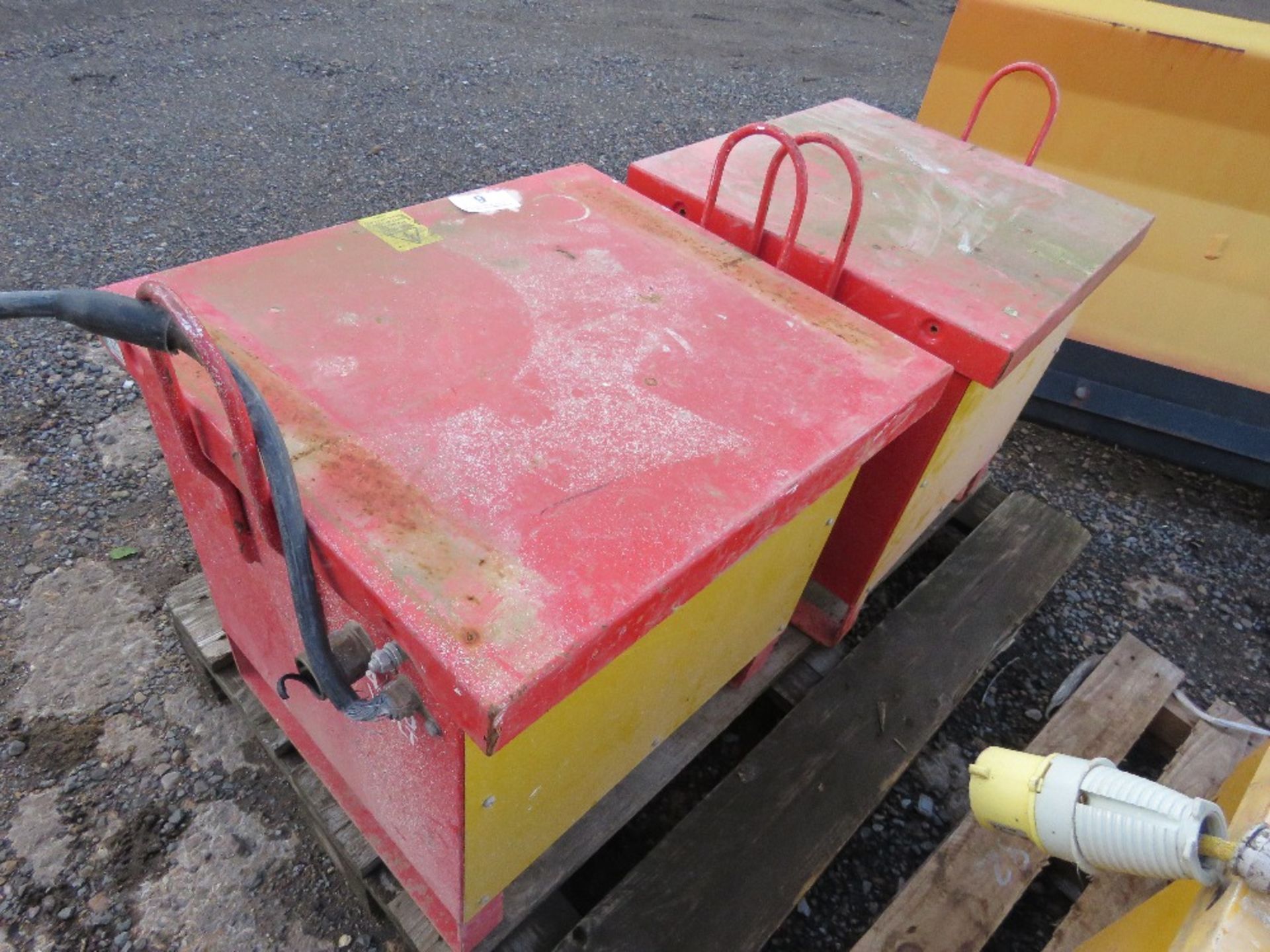 2 X LARGE SIZED SITE TRANSFORMERS, RED. - Image 6 of 6