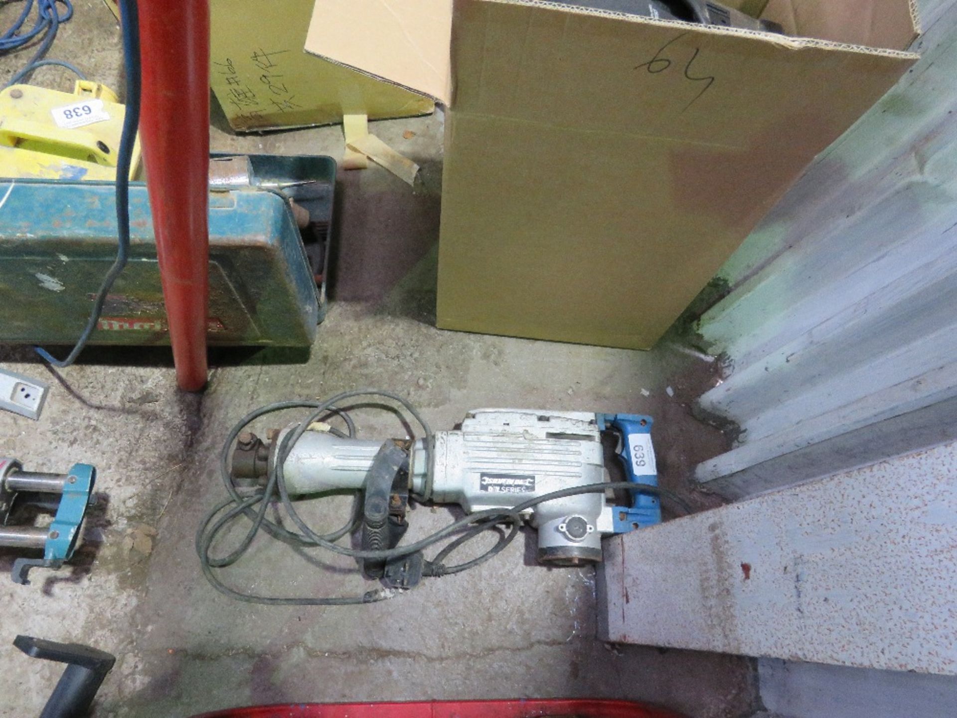 SILVERLINE HEAVY DUTY BREAKER DRILL IN A BOX 240V. THIS LOT IS SOLD UNDER THE AUCTIONEERS MARGIN - Image 2 of 2