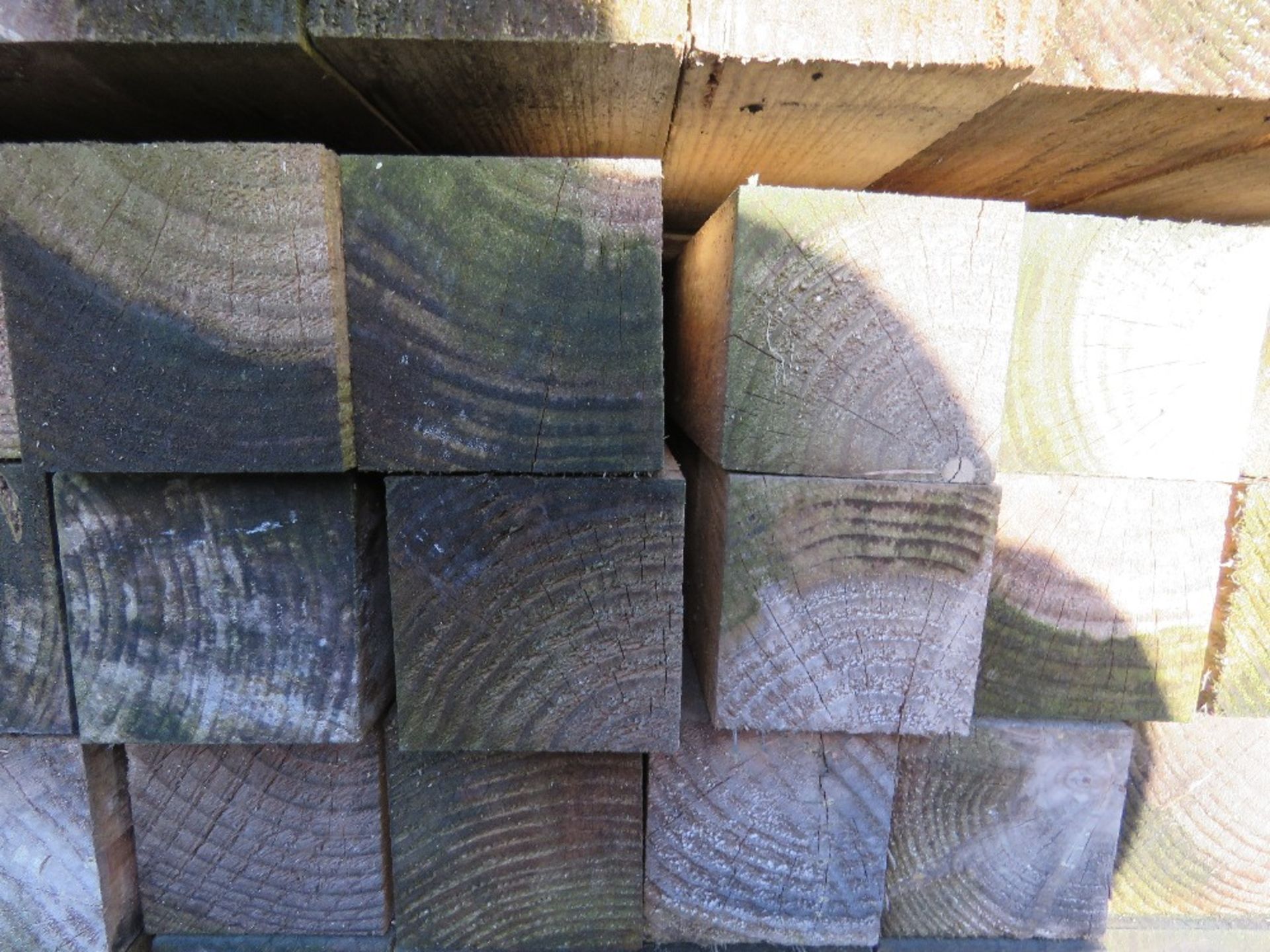 PACK OF TIMBER FENCE POSTS 1.8M LENGTH X 75MM X 75MM APPROX. 145NO IN TOTAL APPROX. - Bild 3 aus 3