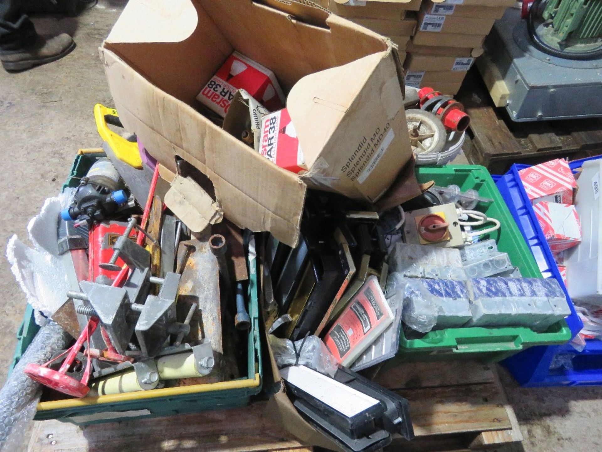 PALLET OF SUNDRIES. THIS LOT IS SOLD UNDER THE AUCTIONEERS MARGIN SCHEME, THEREFORE NO VAT WILL - Image 2 of 4