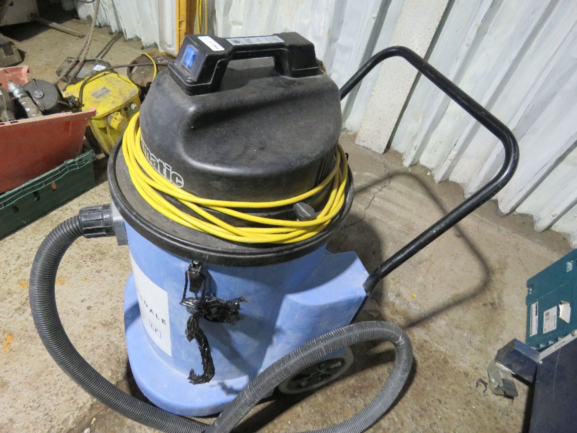 HEAVY DUTY NUMATIC 110V VACUUM SOURCED FROM LARGE CONSTRUCTION COMPANY LIQUIDATION. - Image 3 of 3