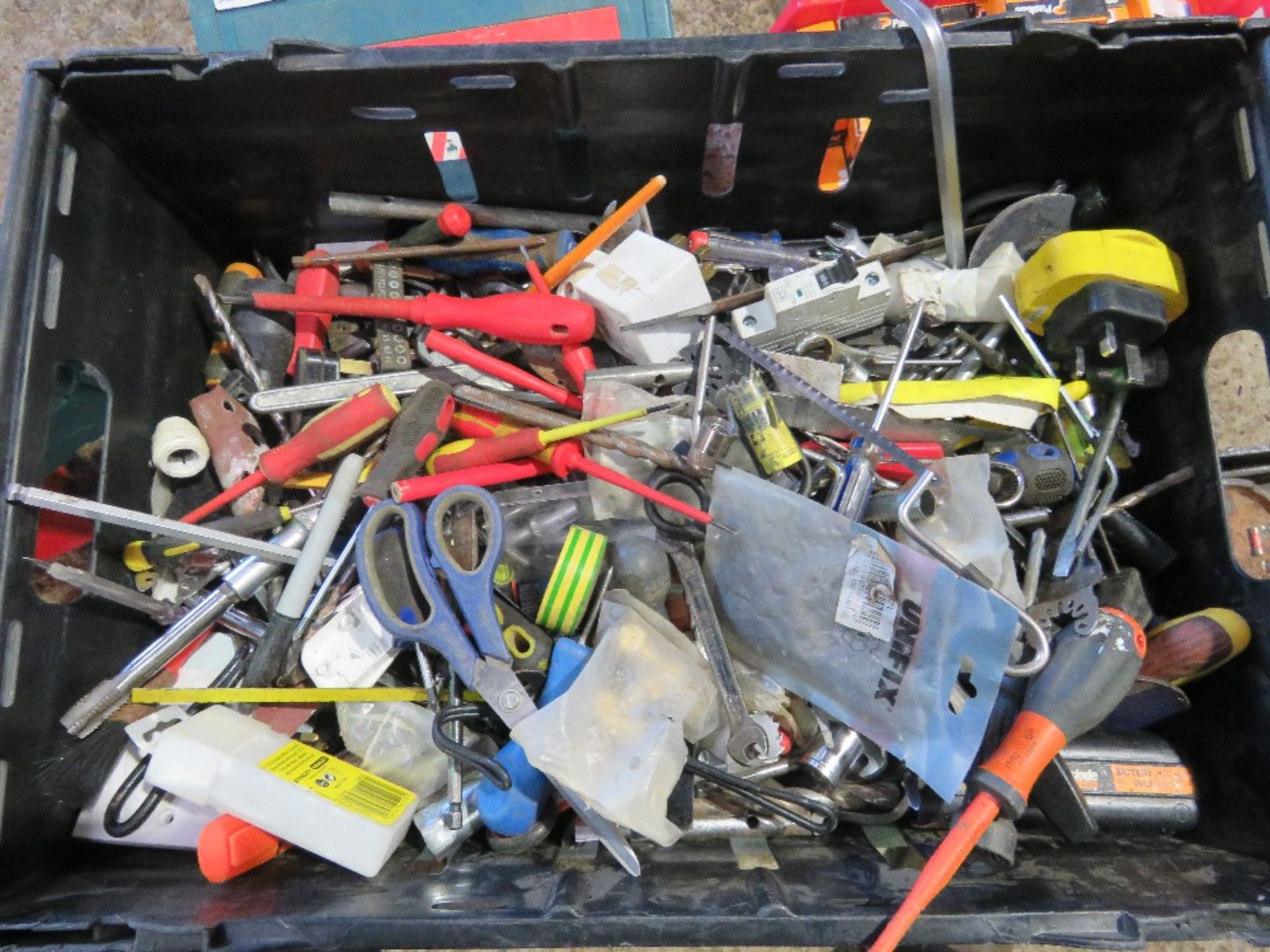 4 TRAYS OF ASSORTED TOOLS AND SUNDRIES. - Image 5 of 11