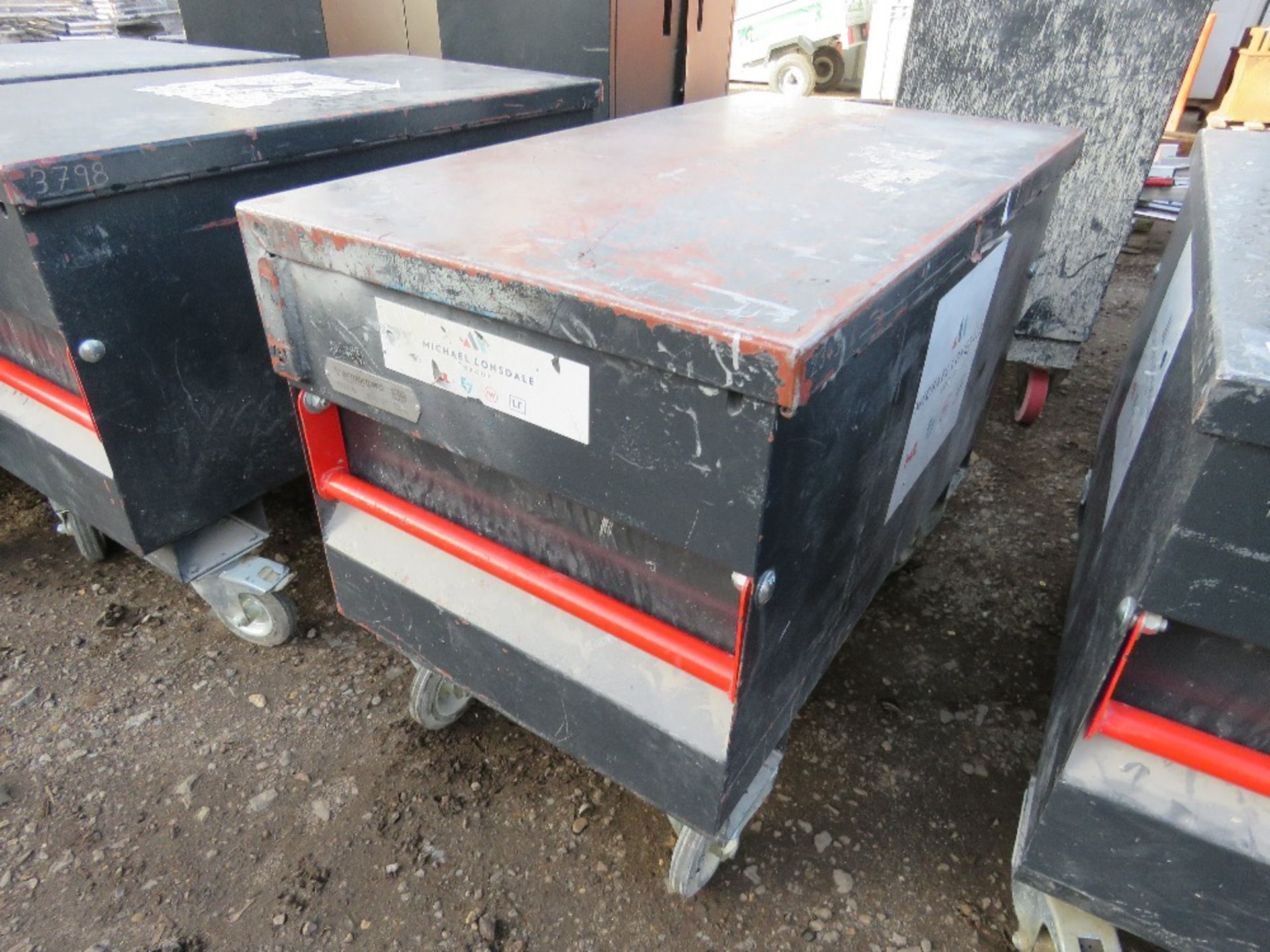 ARMORGARD TUFBANK TOOL BOX. - Image 2 of 5